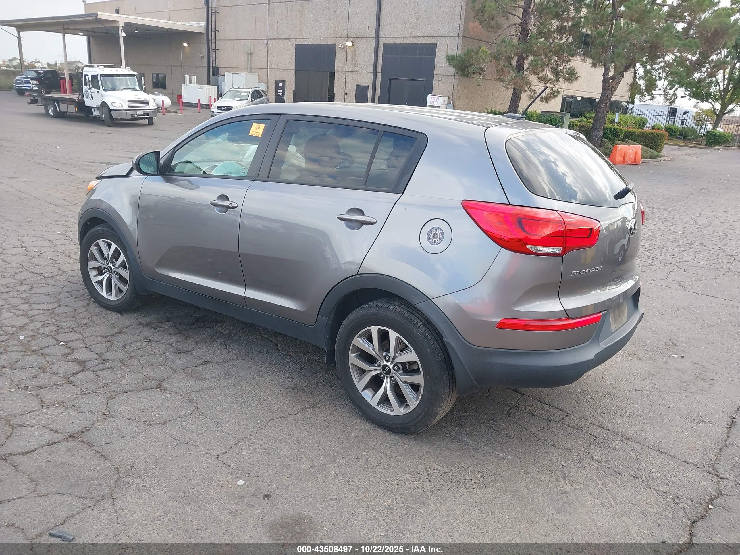 KIA SPORTAGE image 3