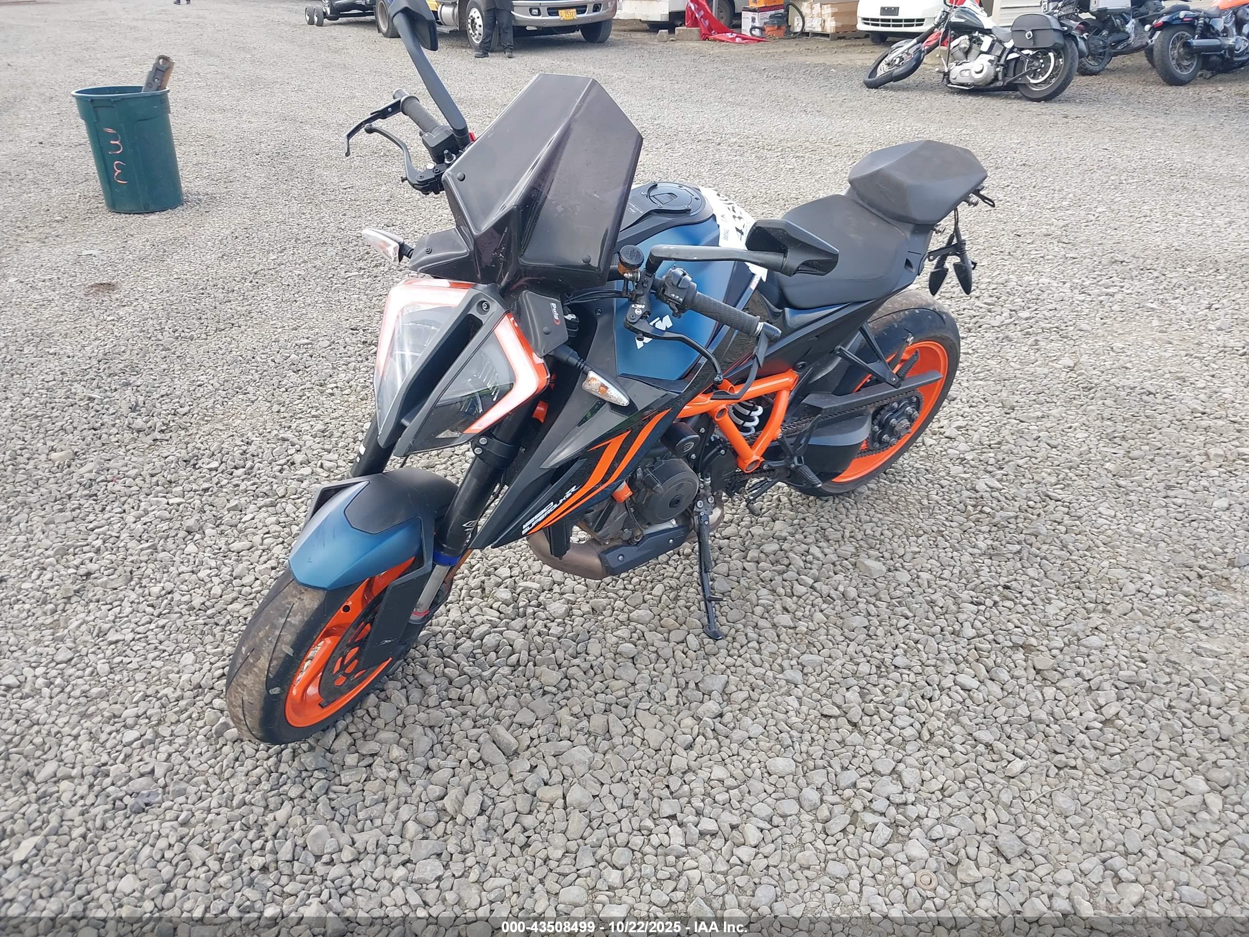 KTM 1290 image 2