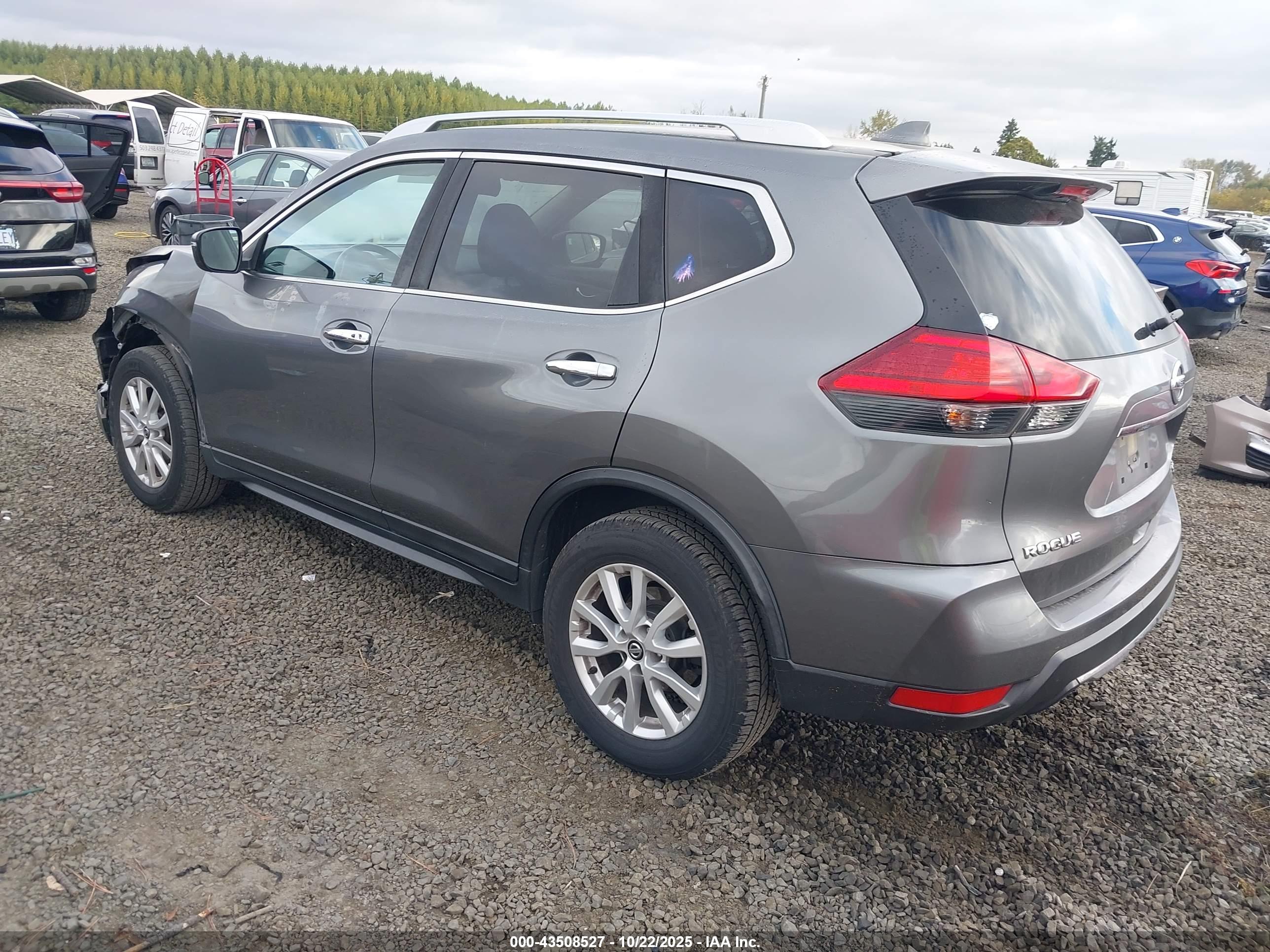 NISSAN ROGUE image 3