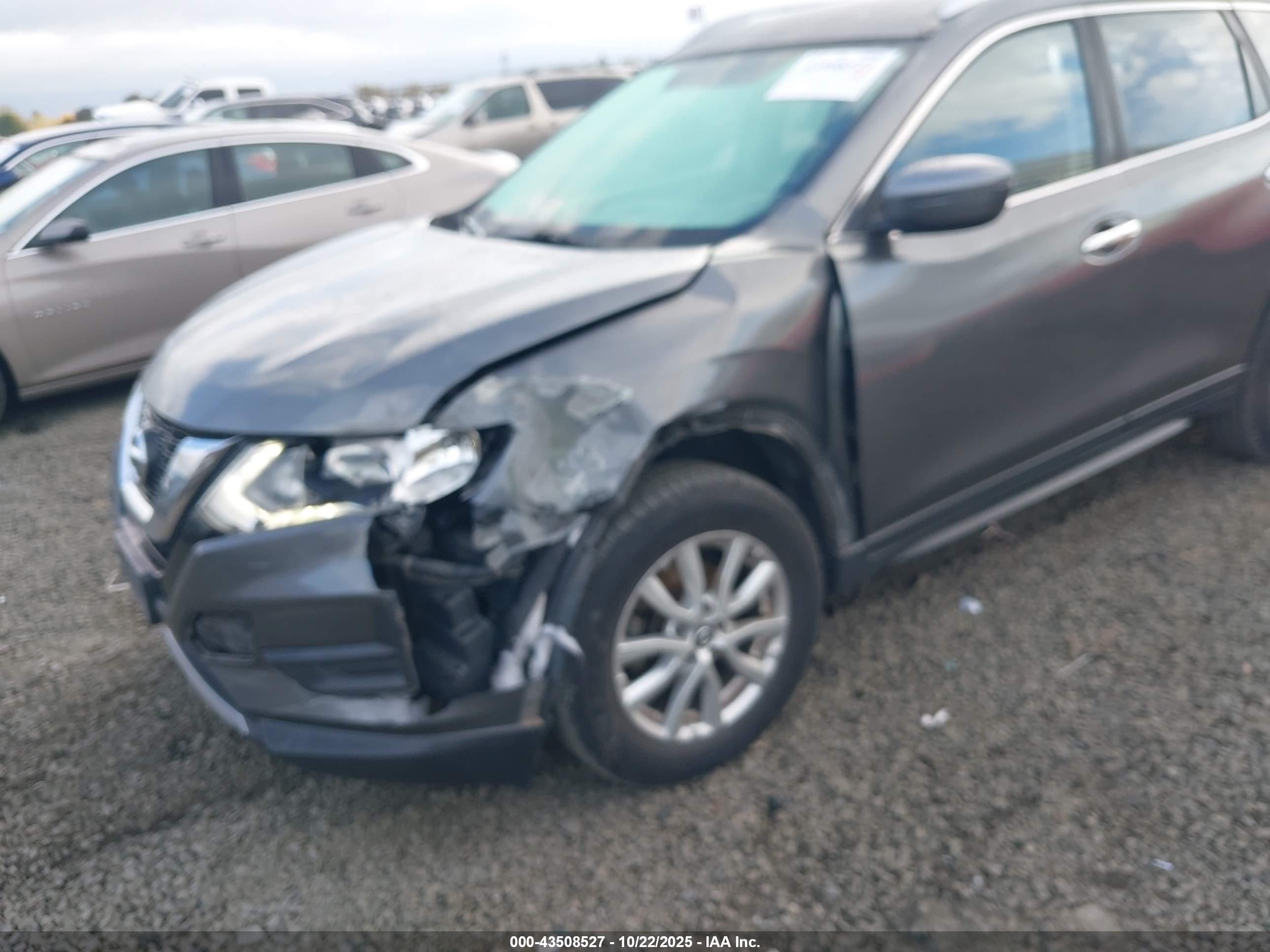 NISSAN ROGUE image 6