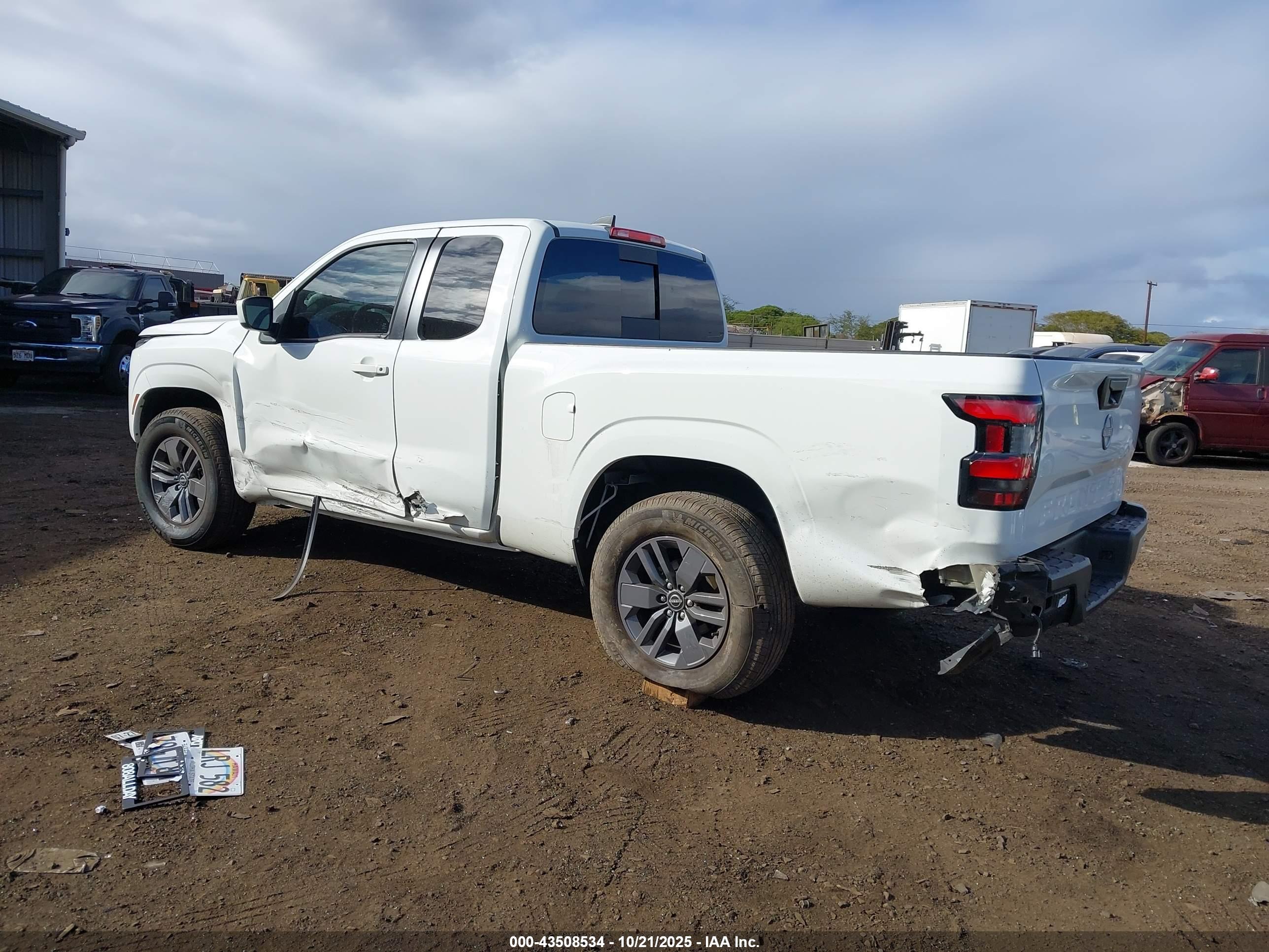 NISSAN FRONTIER image 3