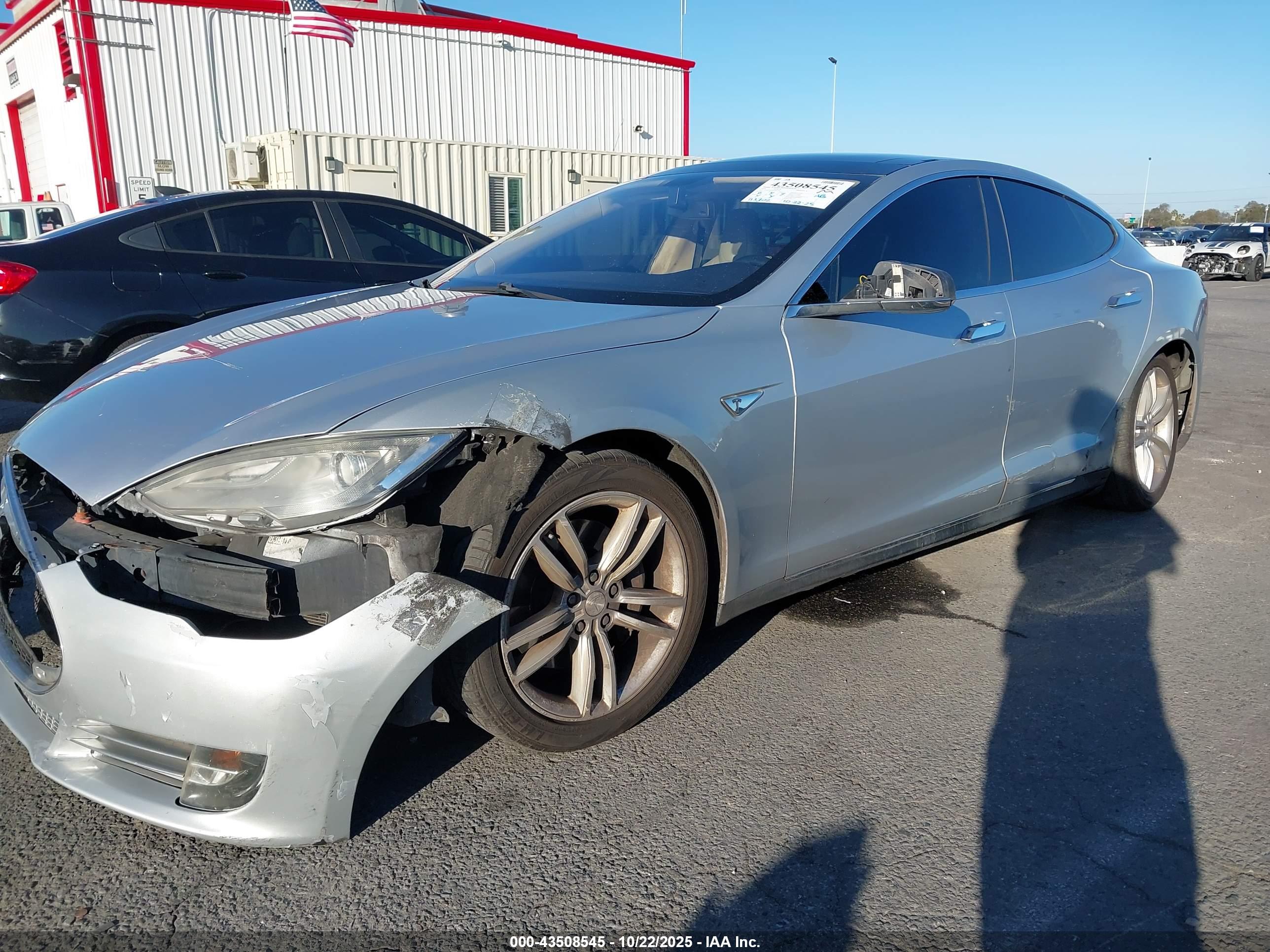 TESLA MODEL image 6