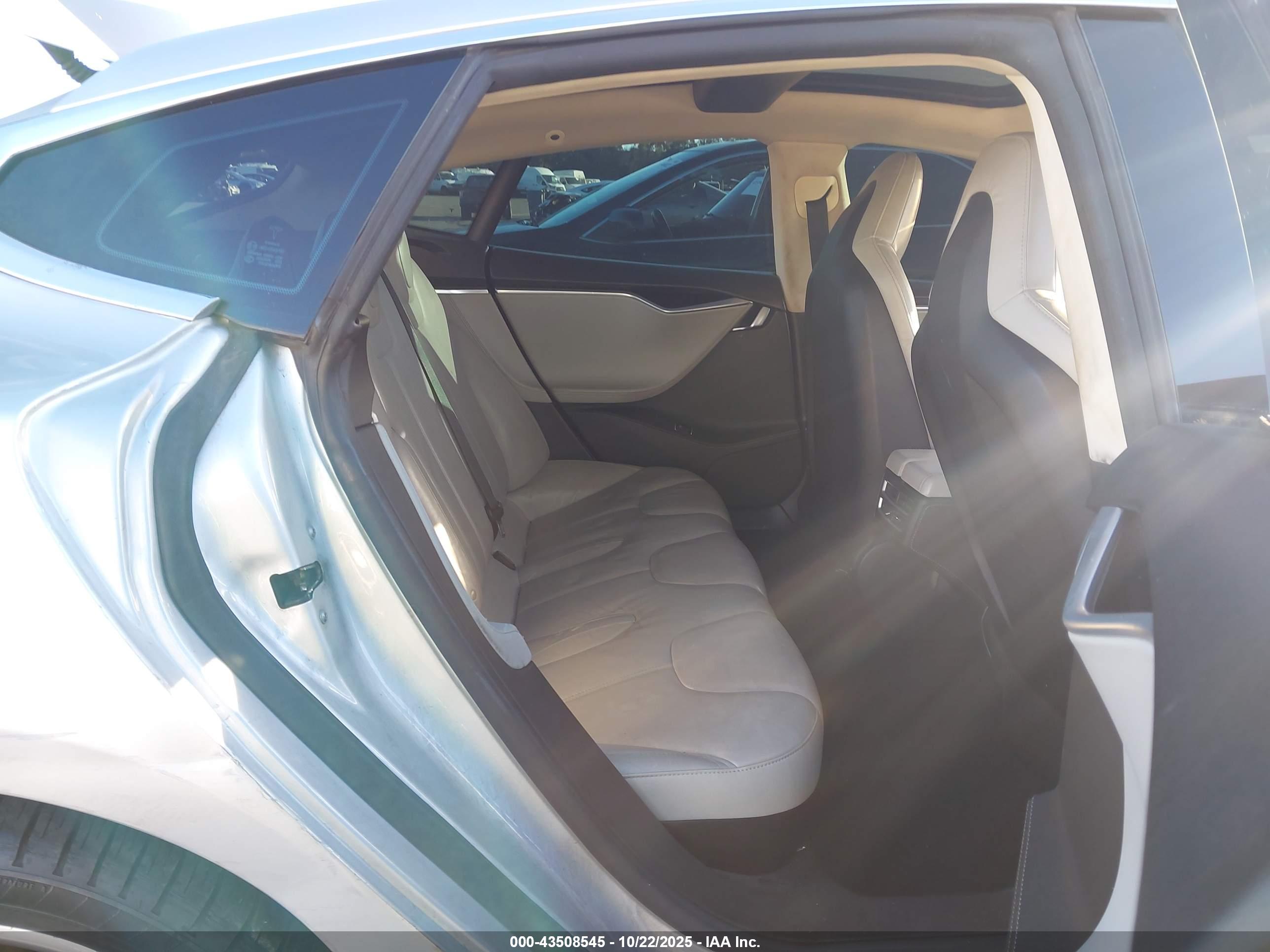 TESLA MODEL image 8