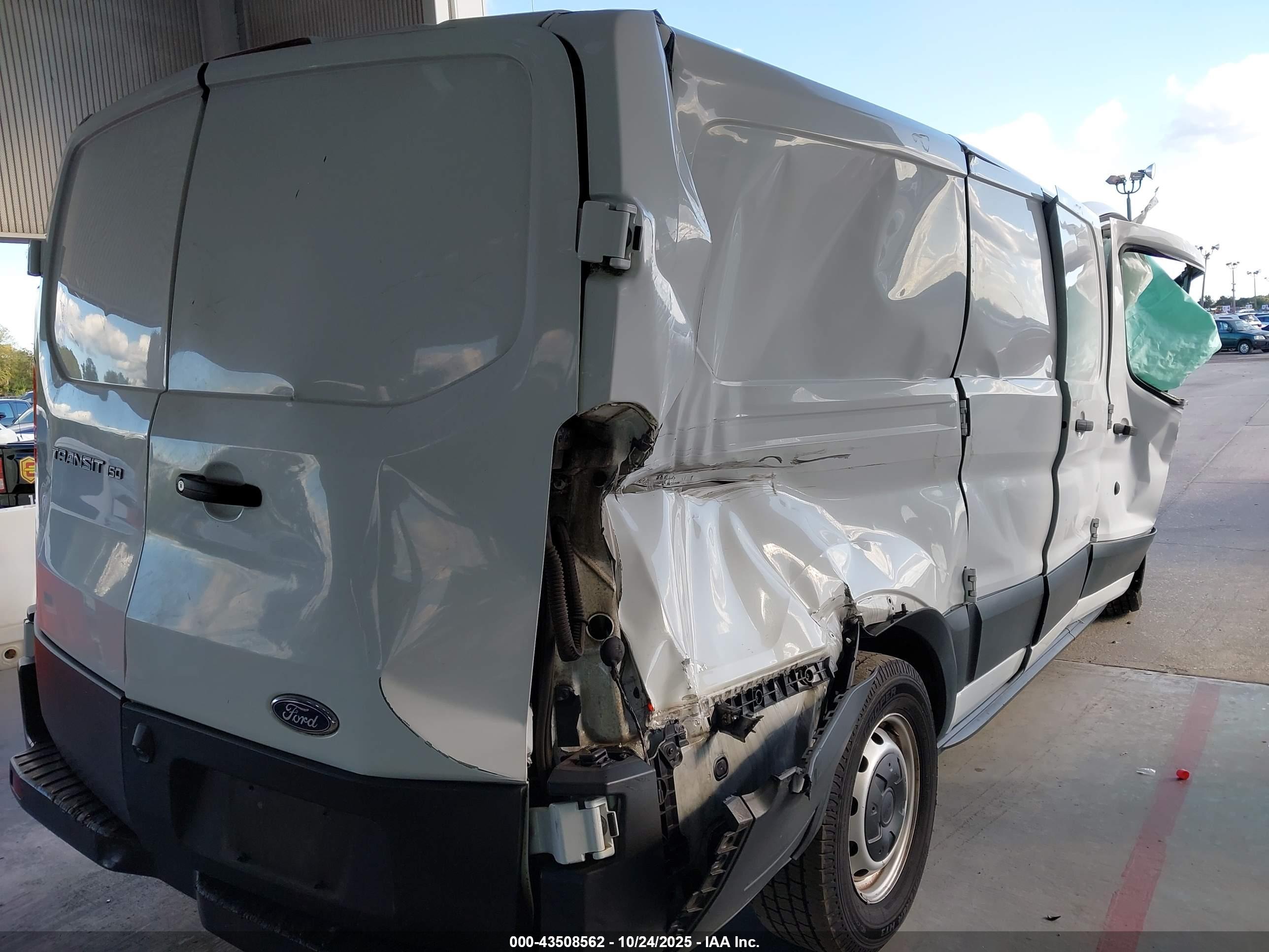 FORD TRANSIT-150 image 6