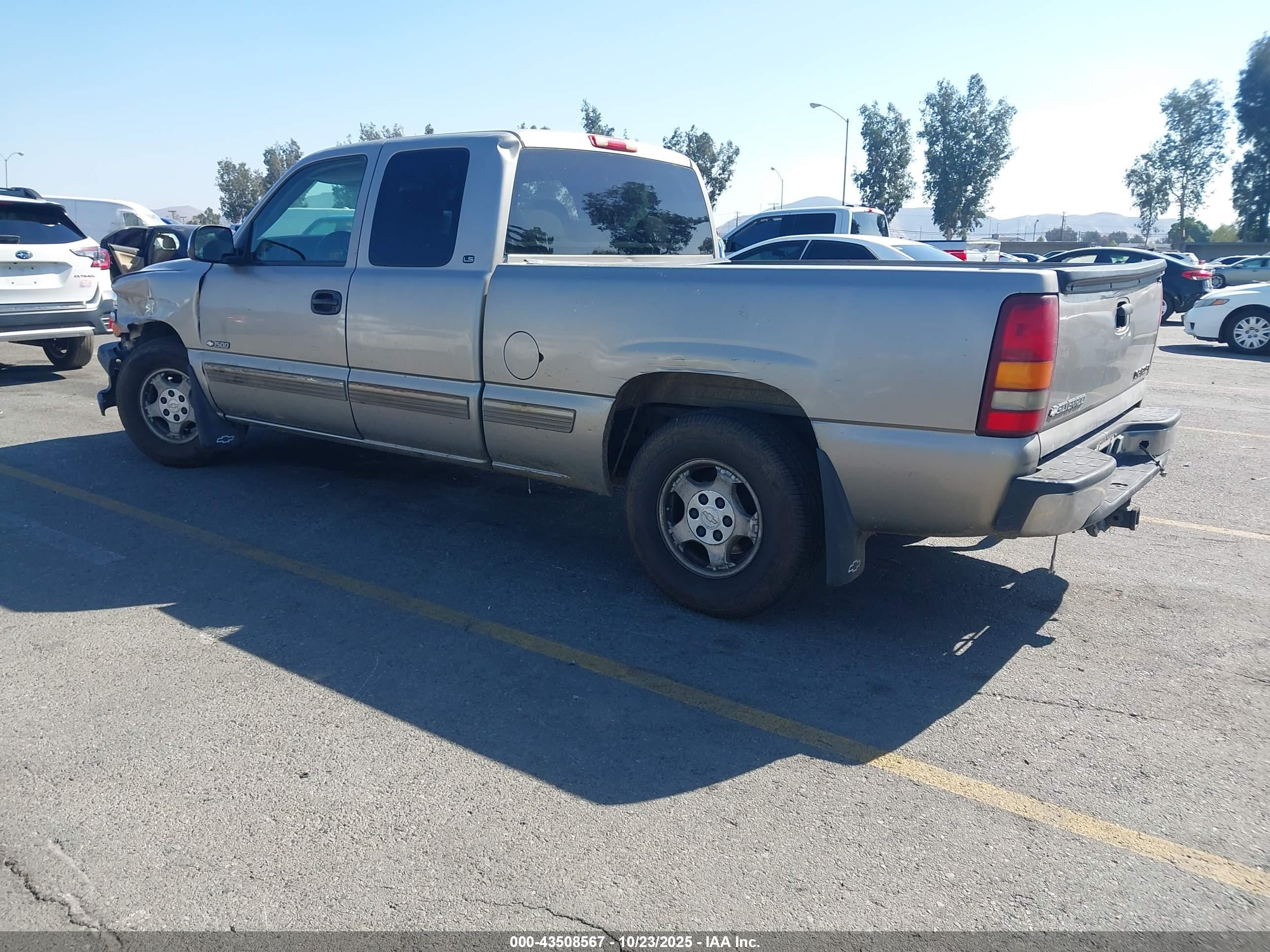 CHEVROLET SILVERADO image 3