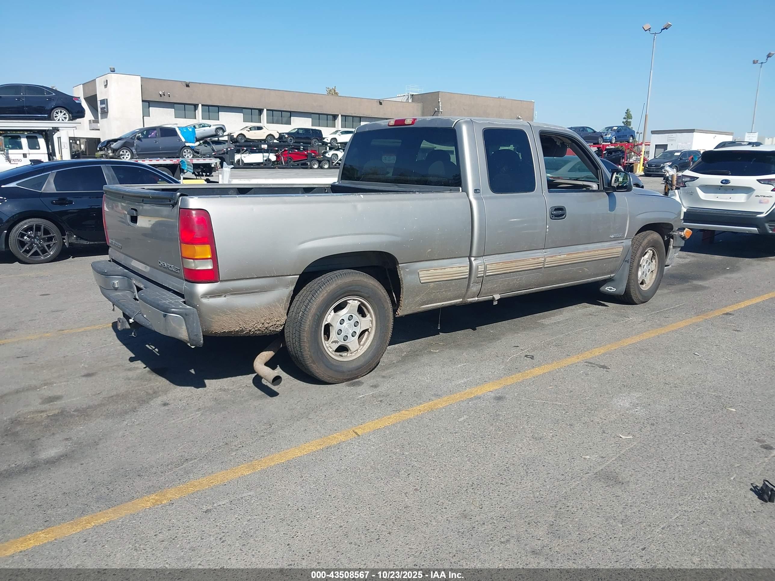 CHEVROLET SILVERADO image 4