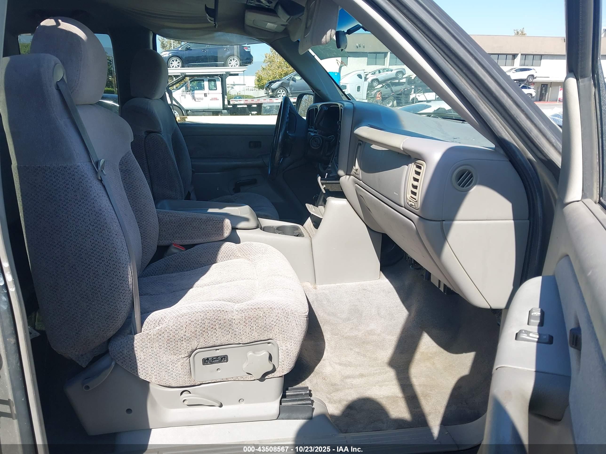 CHEVROLET SILVERADO image 5