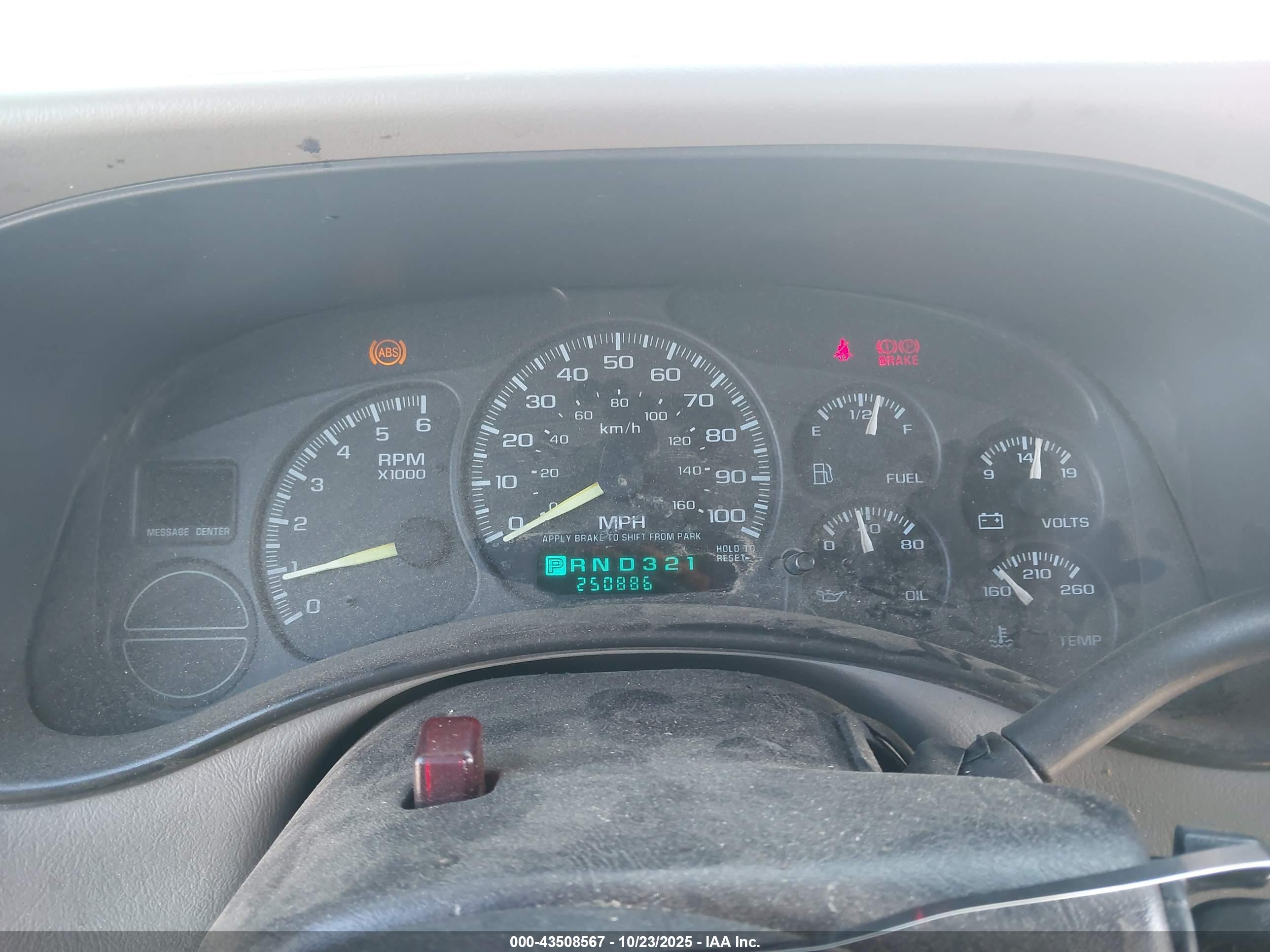 CHEVROLET SILVERADO image 7
