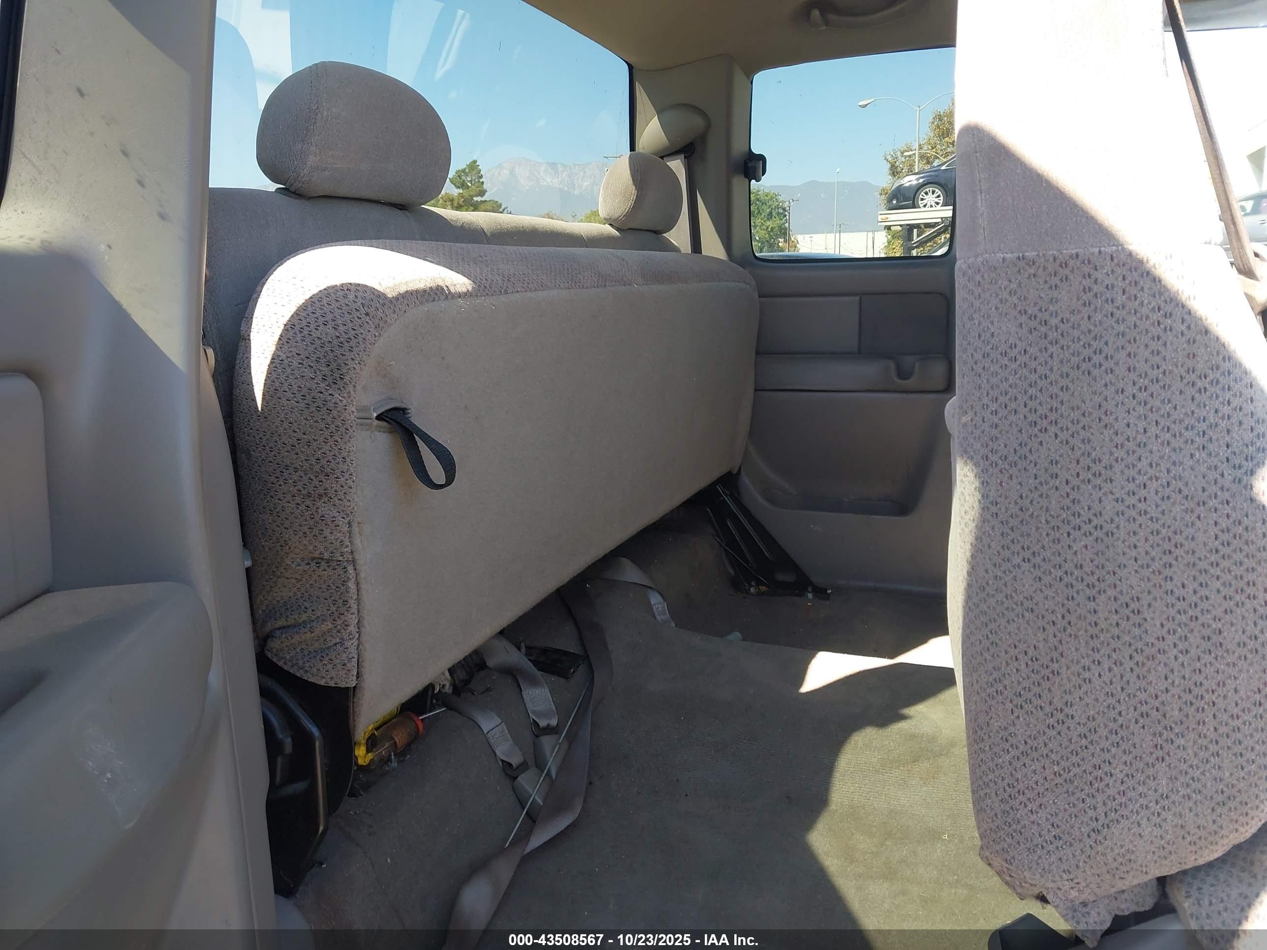 CHEVROLET SILVERADO image 8