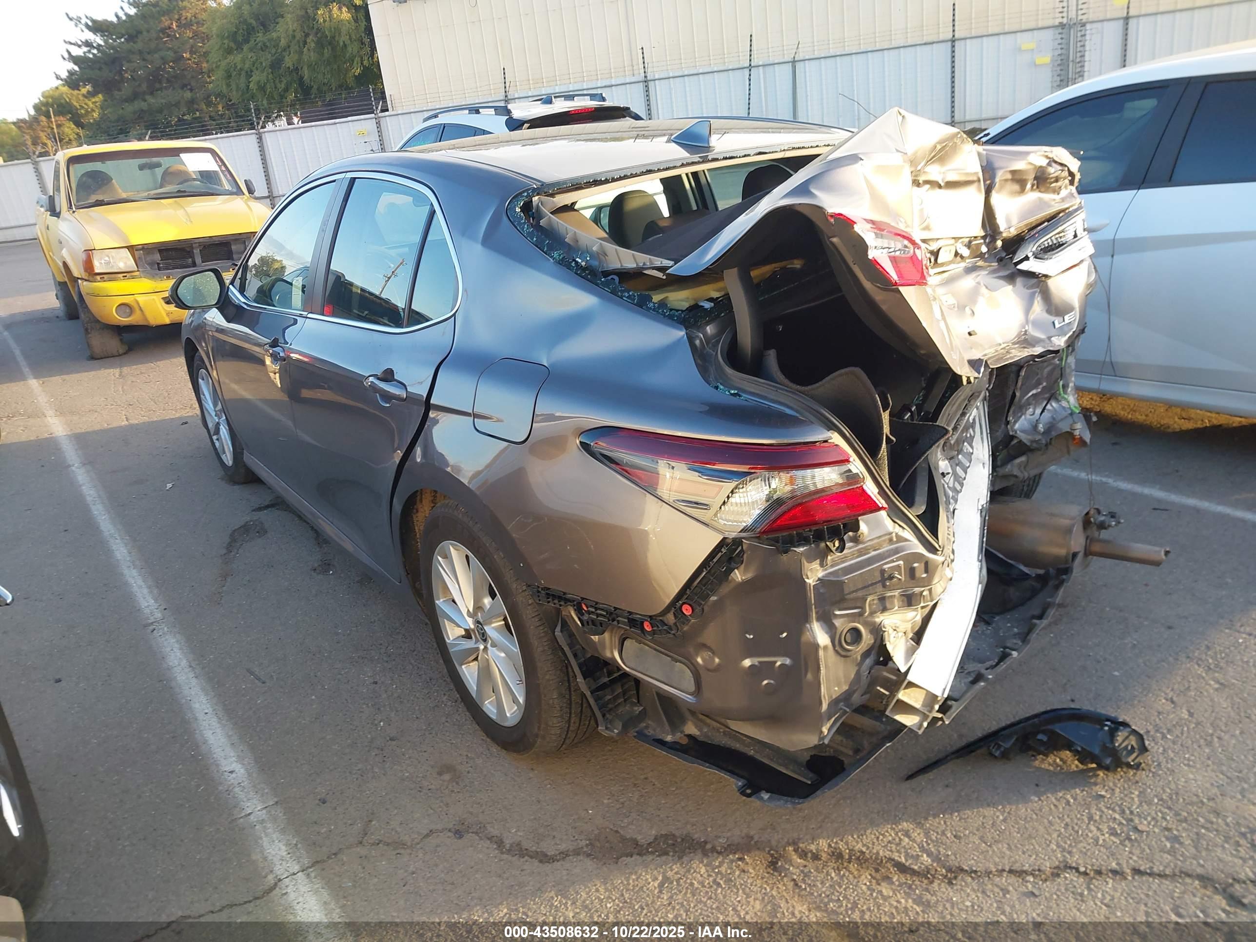TOYOTA CAMRY image 3