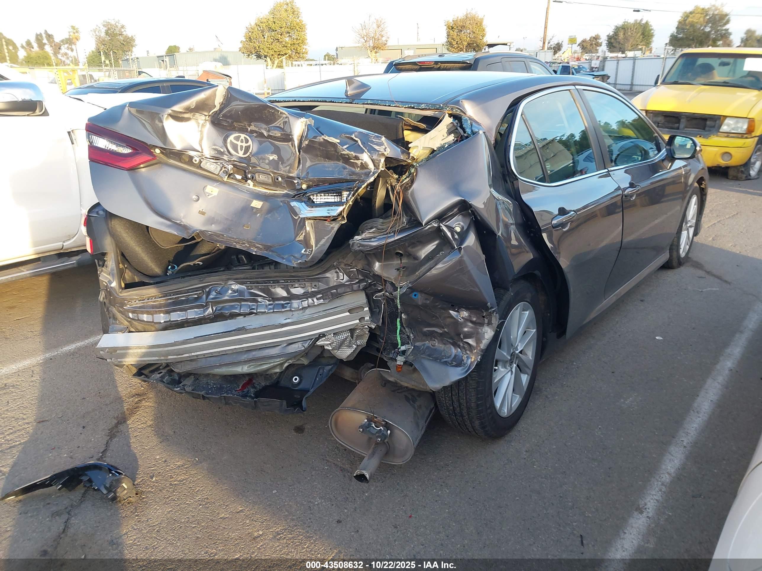 TOYOTA CAMRY image 4