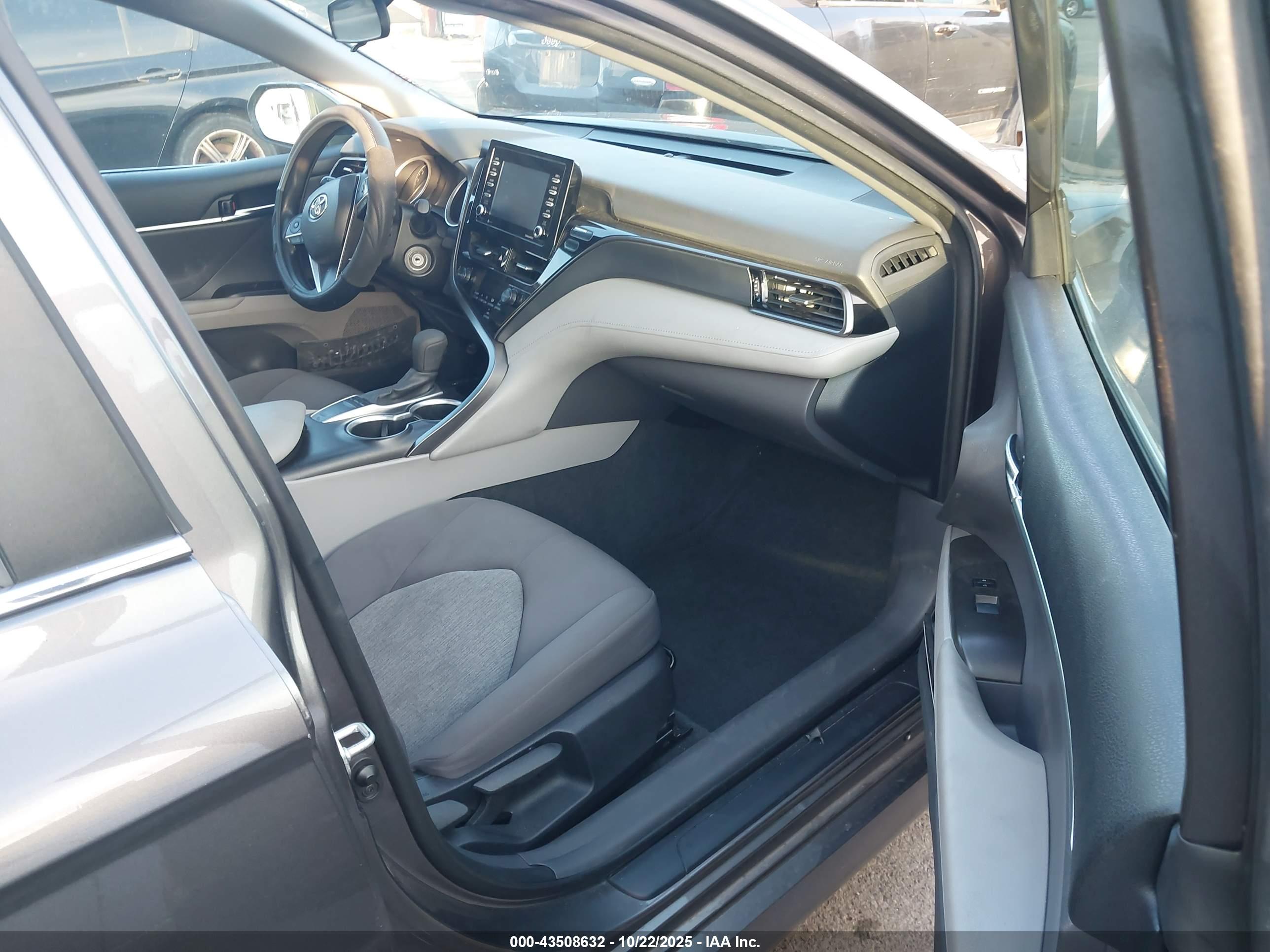 TOYOTA CAMRY image 5
