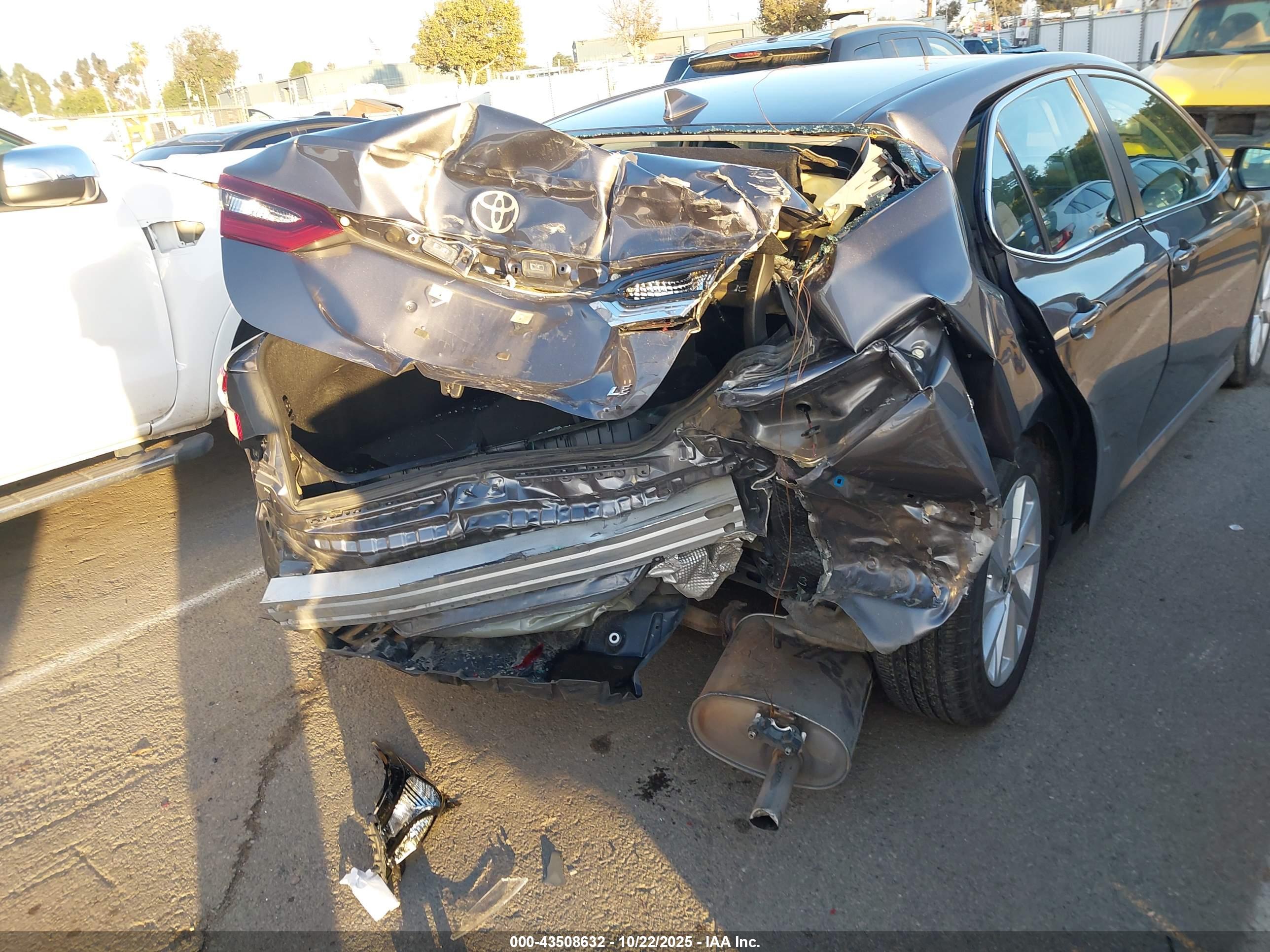 TOYOTA CAMRY image 6
