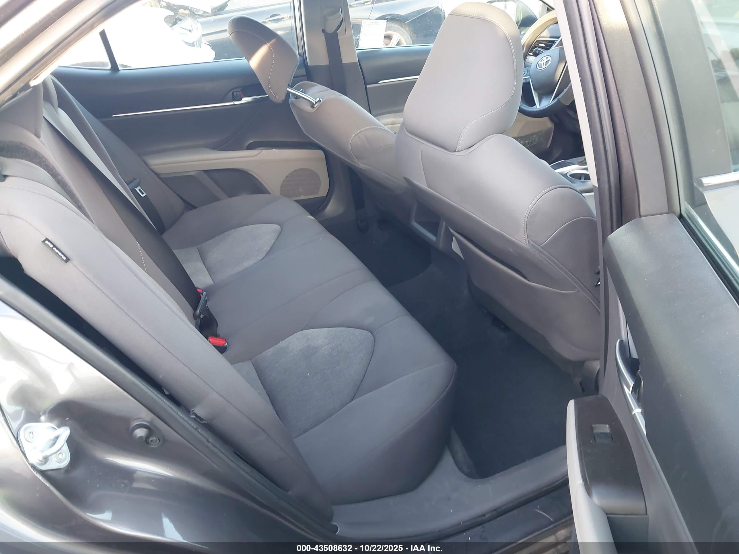 TOYOTA CAMRY image 8