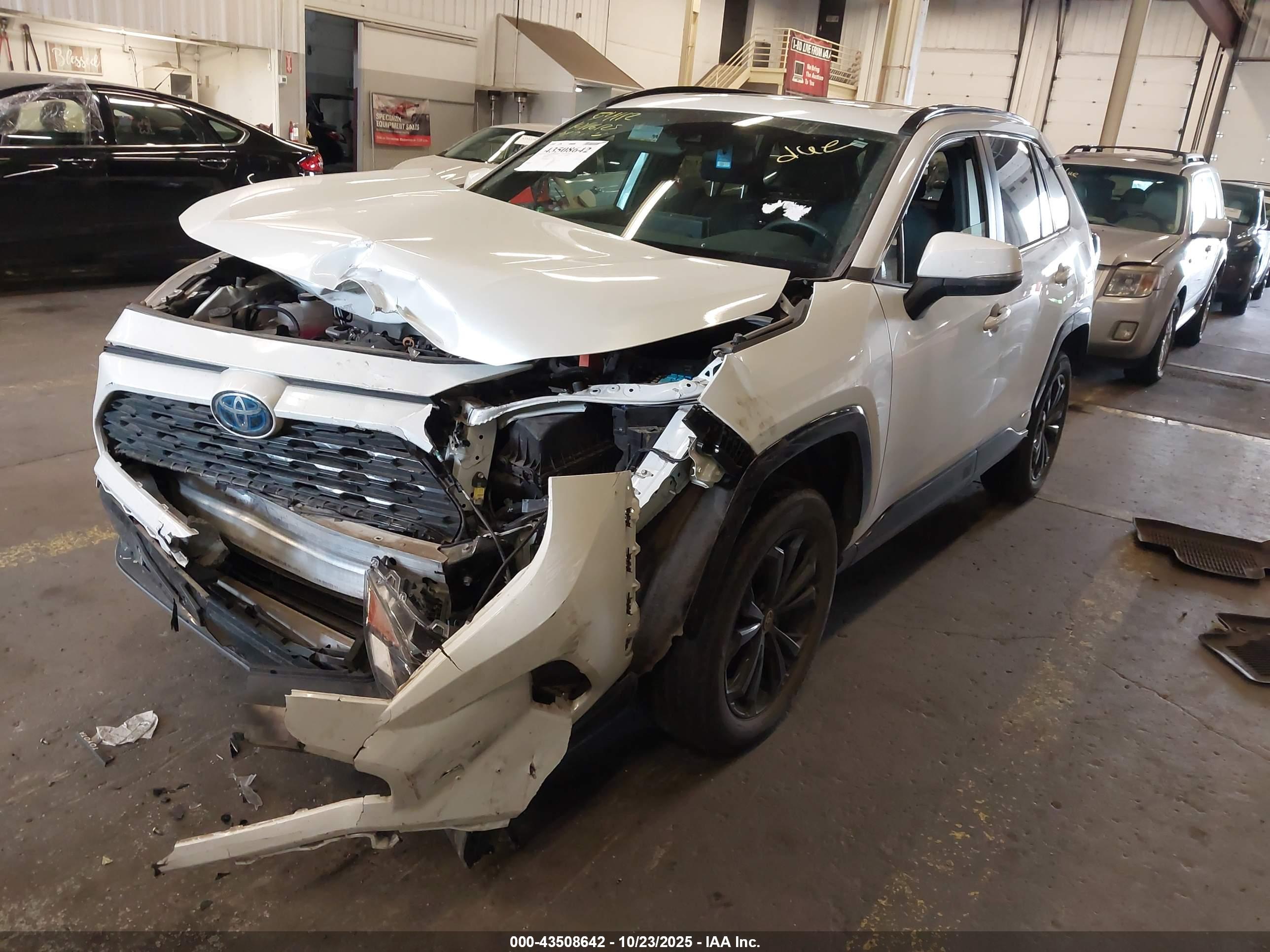 TOYOTA RAV4 image 2