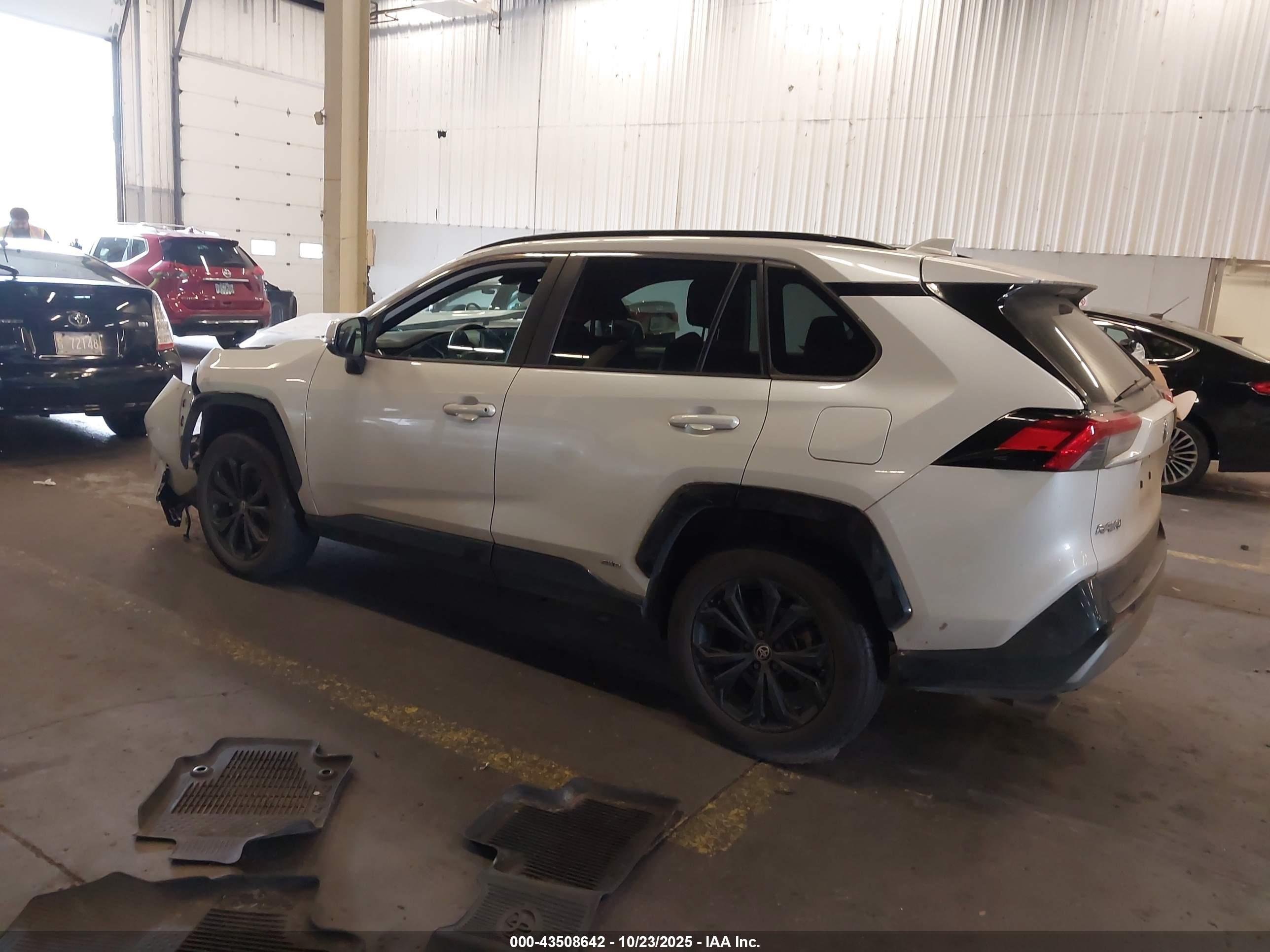 TOYOTA RAV4 image 3