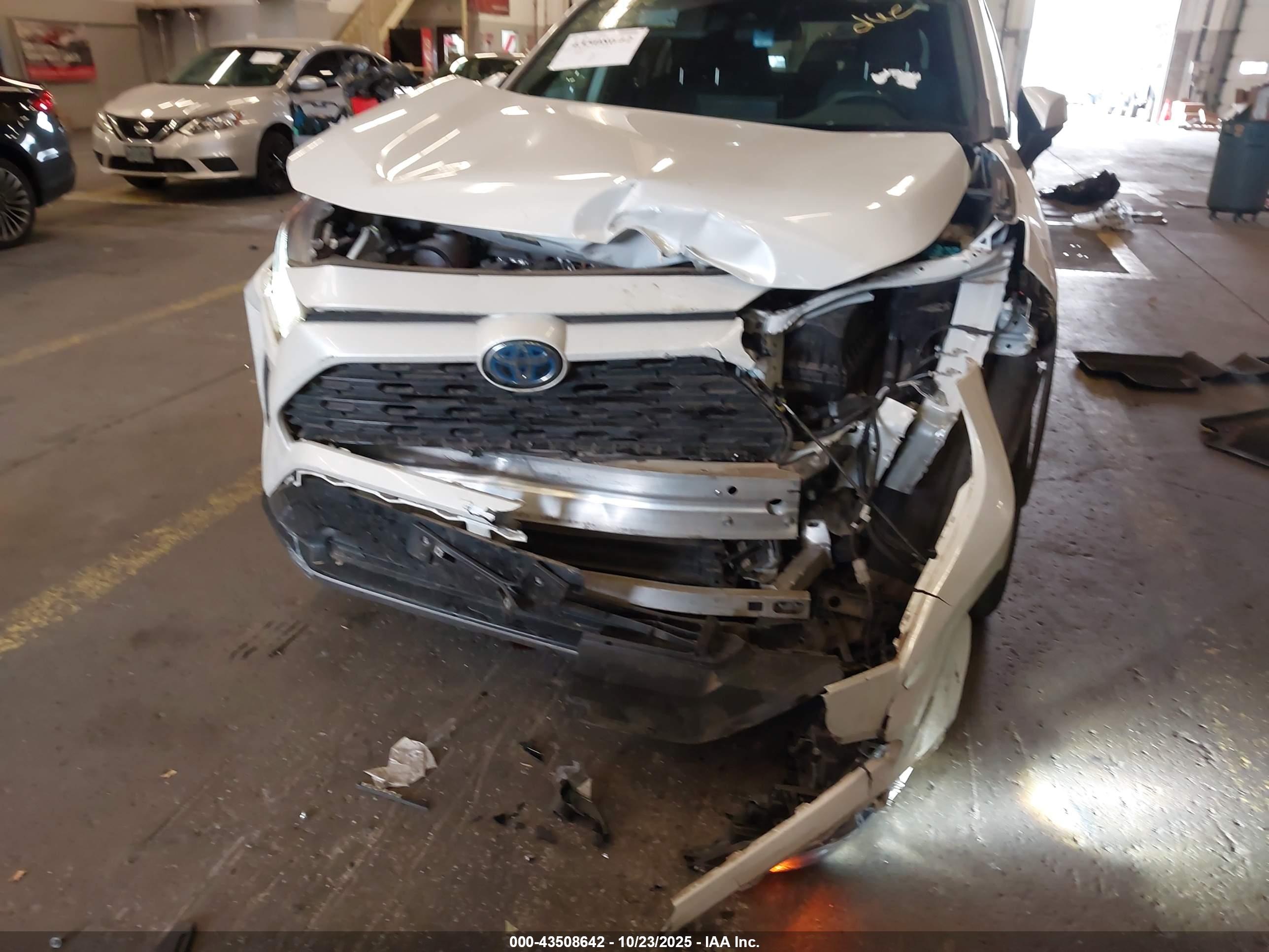 TOYOTA RAV4 image 6