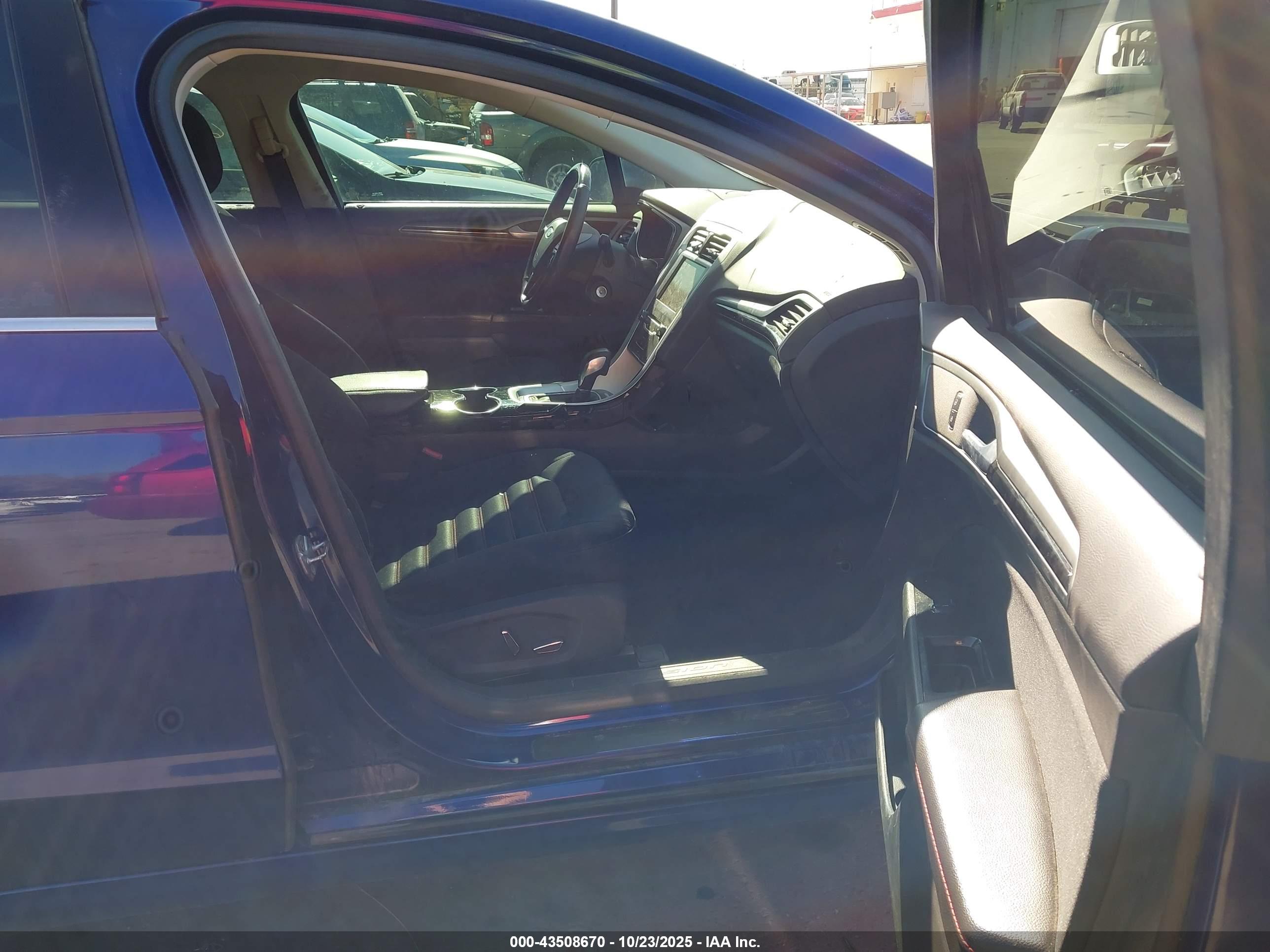 FORD FUSION image 5