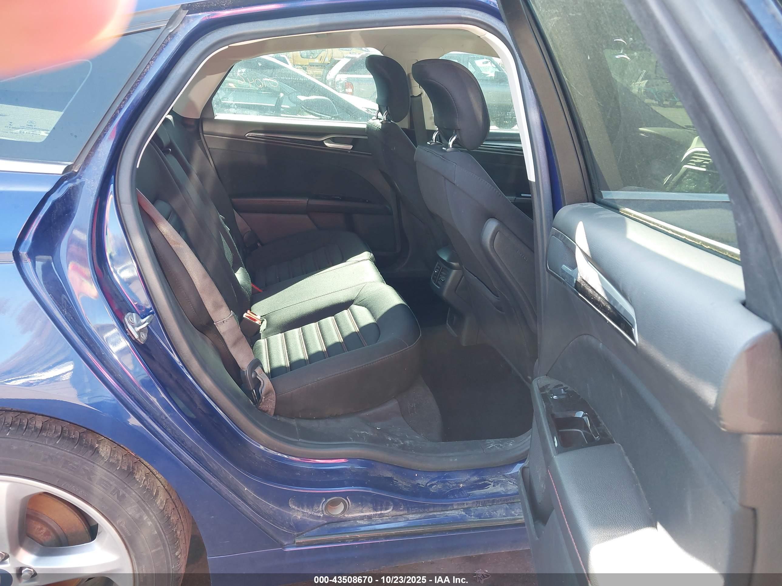 FORD FUSION image 8