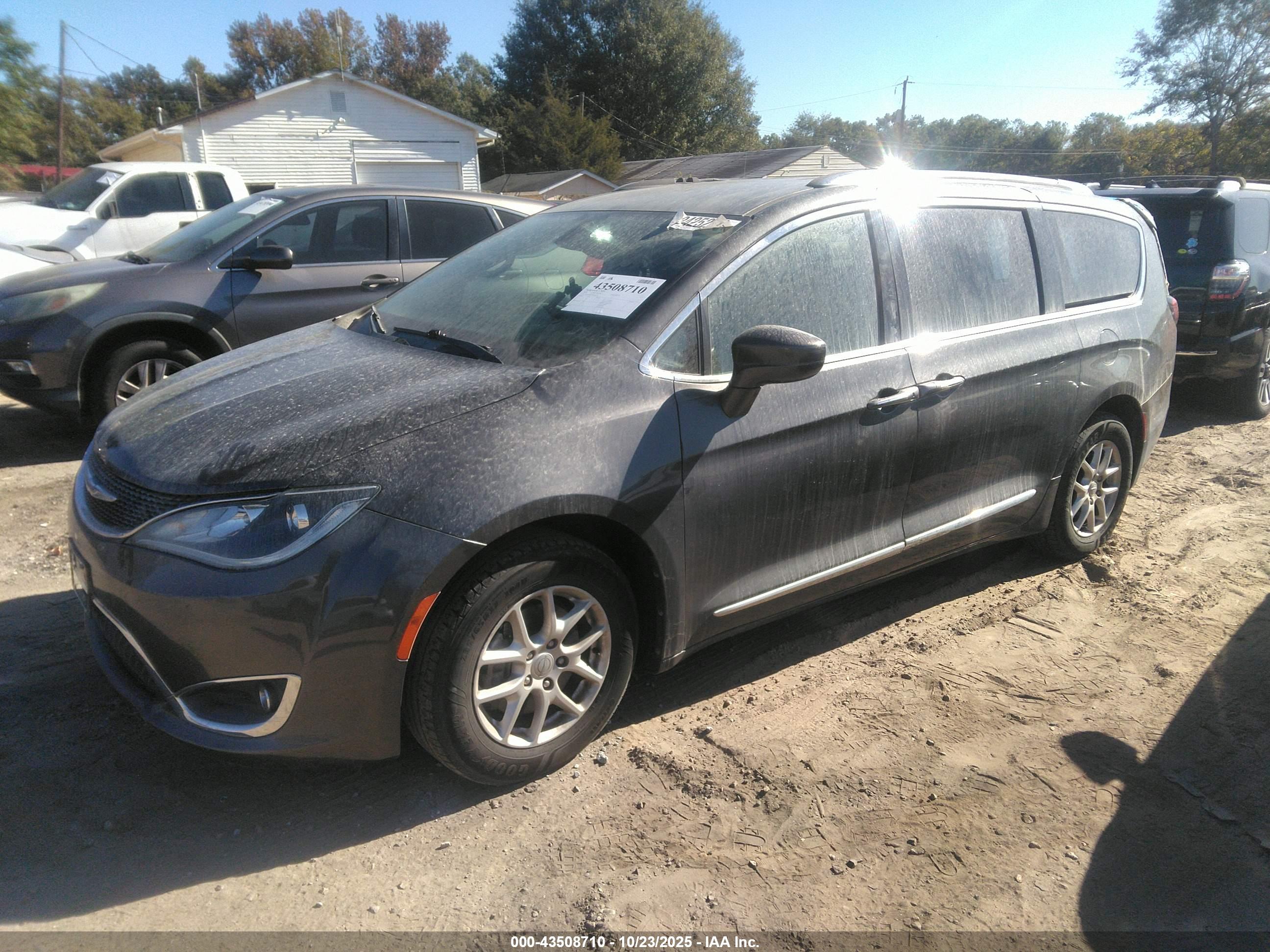 CHRYSLER PACIFICA image 2