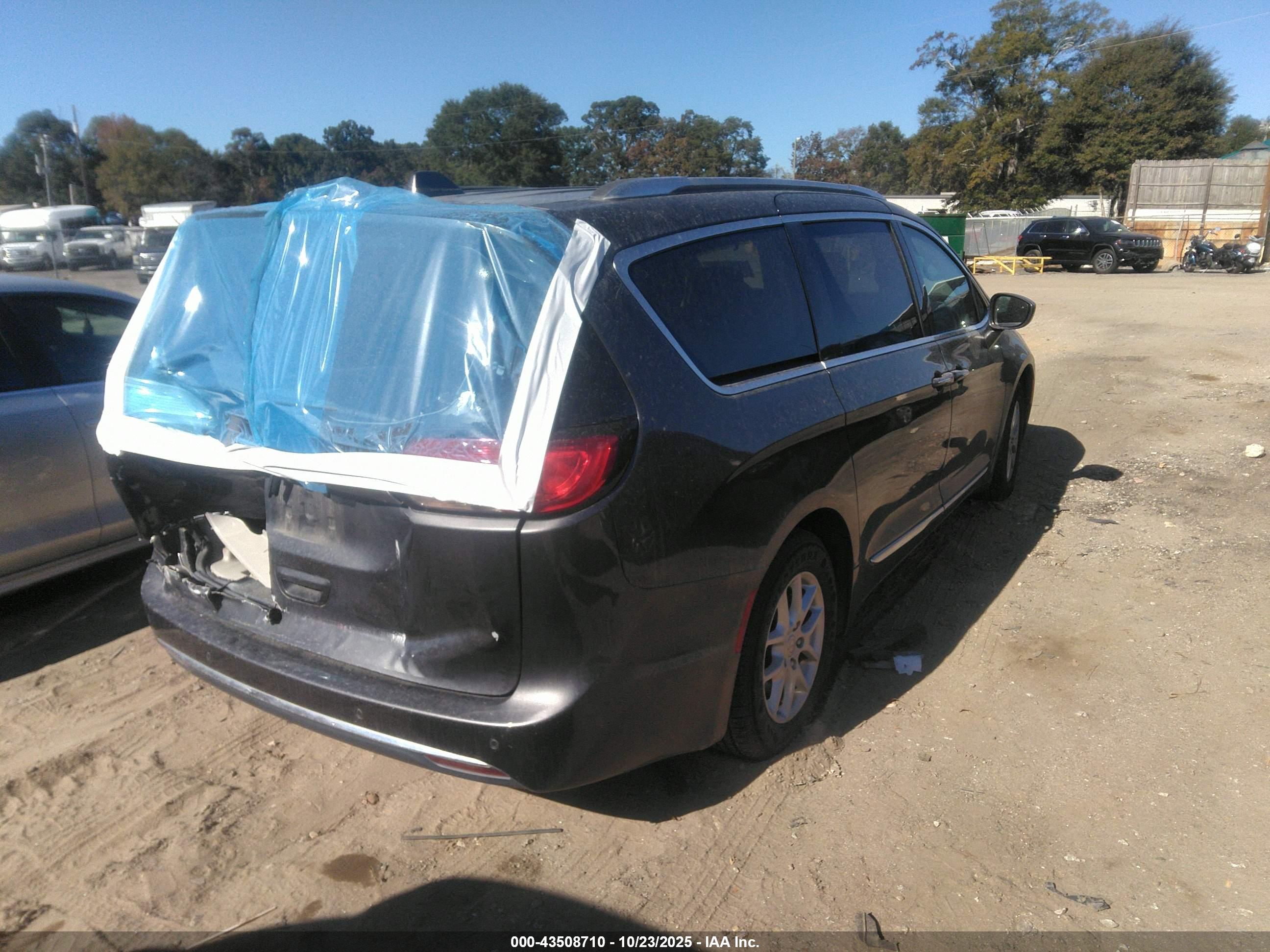 CHRYSLER PACIFICA image 4
