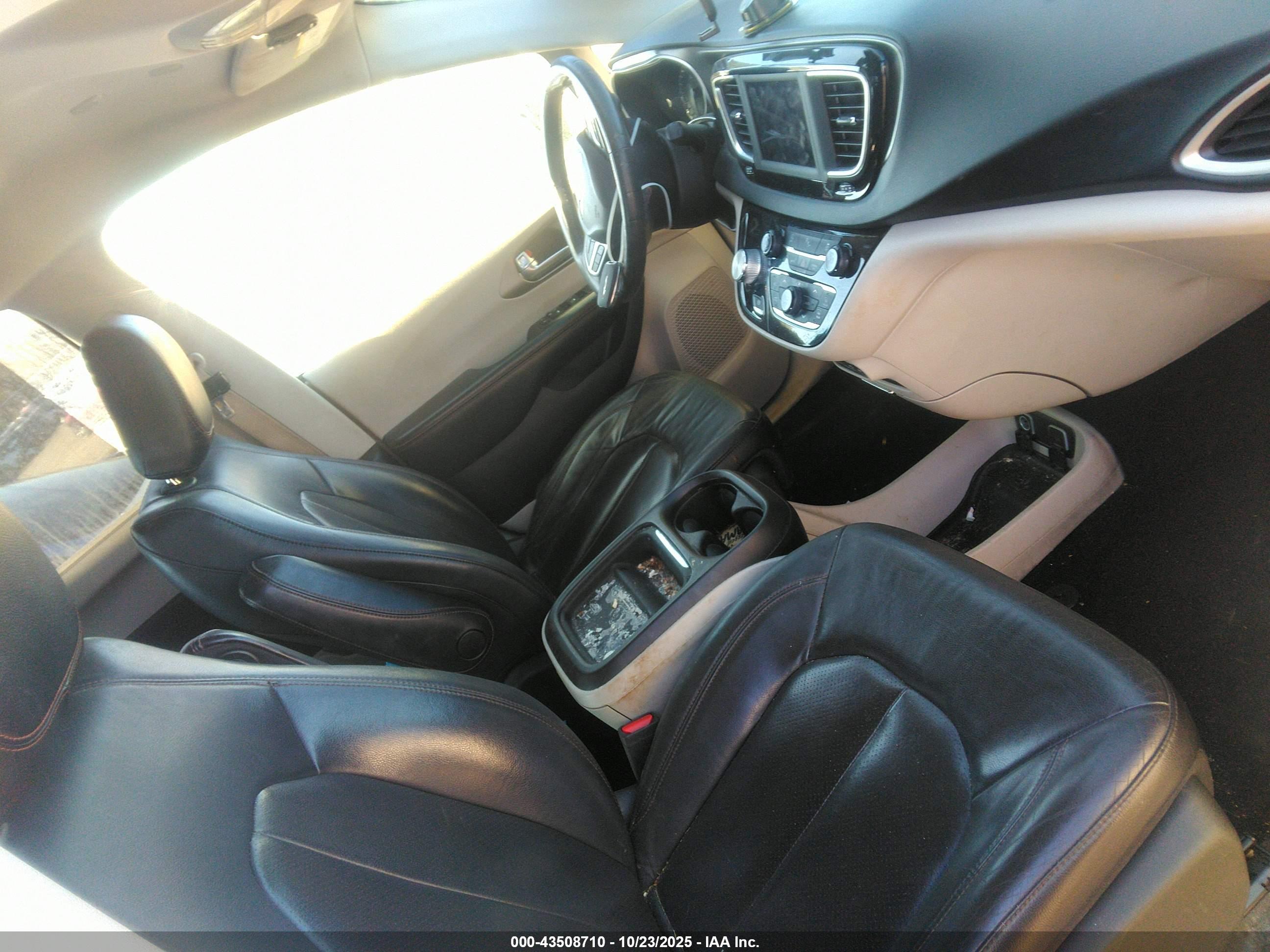 CHRYSLER PACIFICA image 5