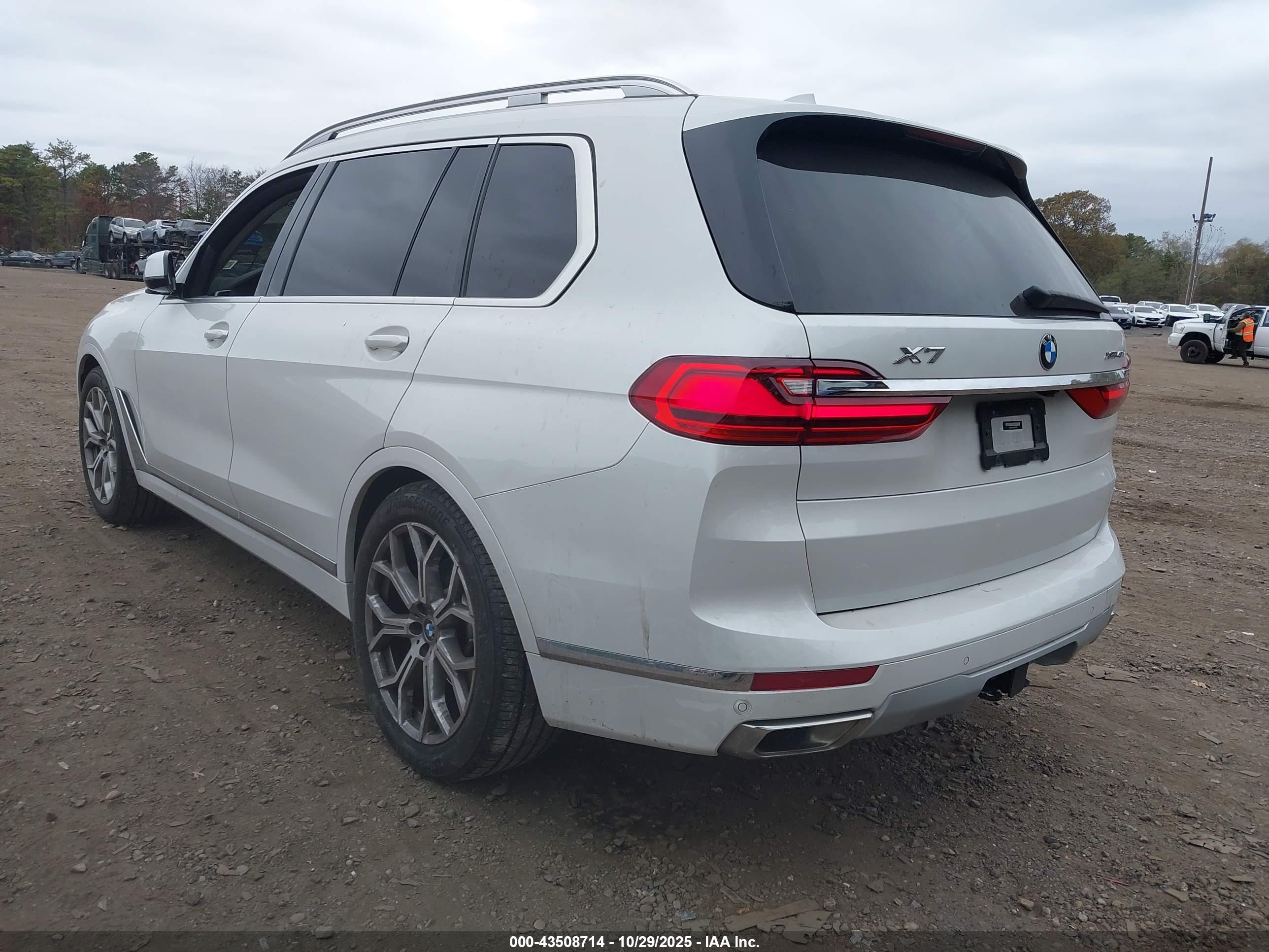 BMW X7 image 3