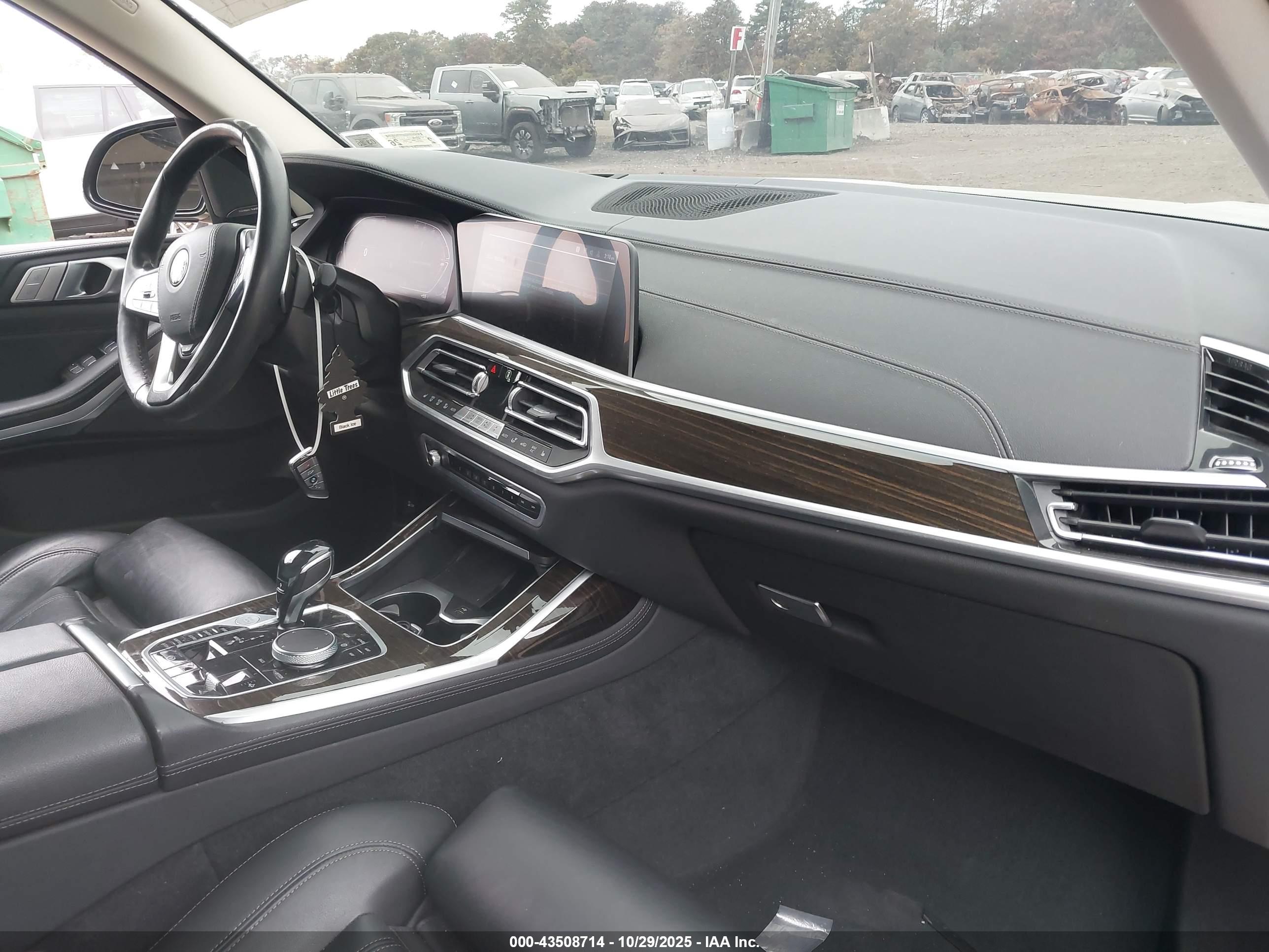 BMW X7 image 5