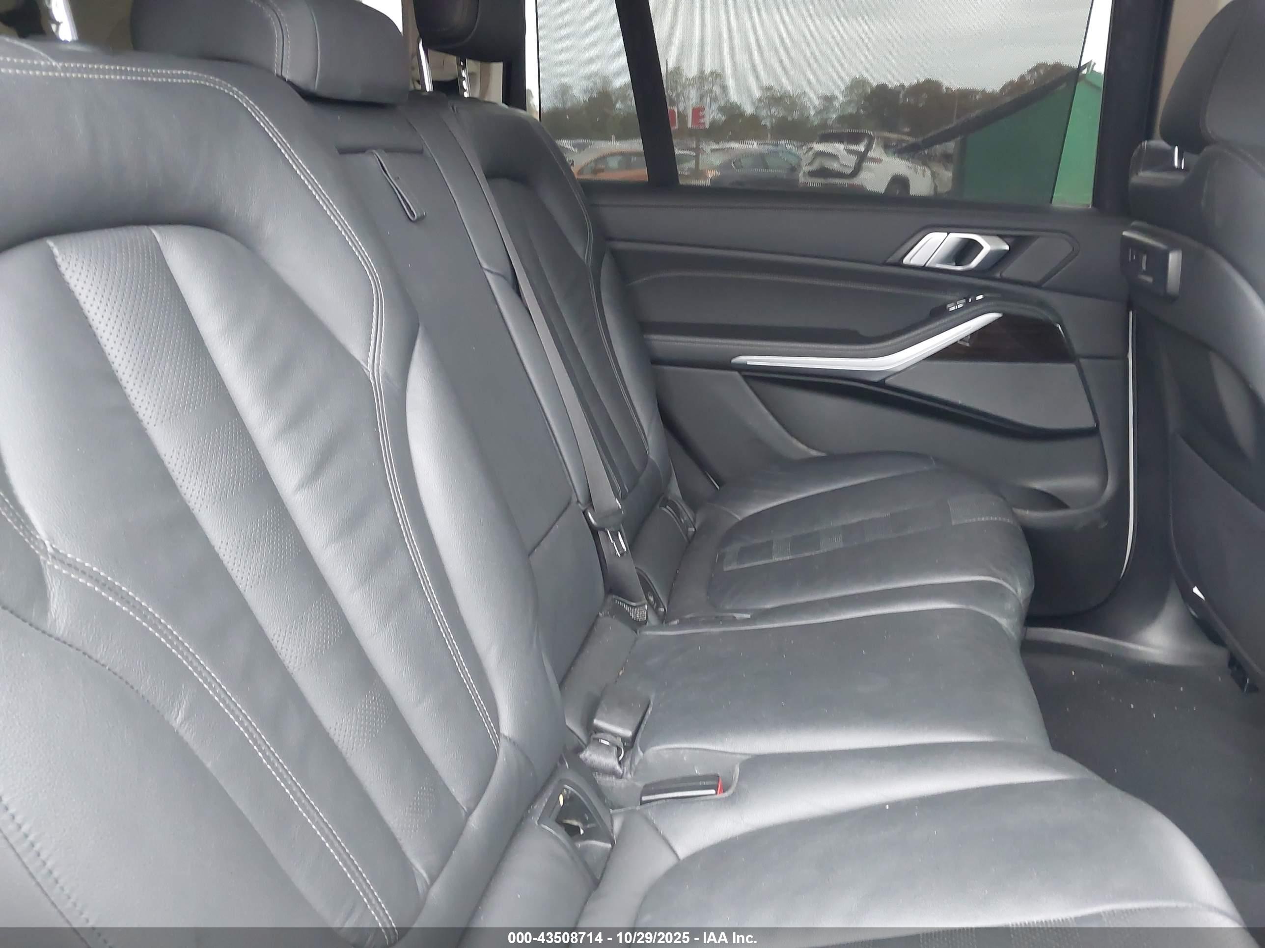 BMW X7 image 8