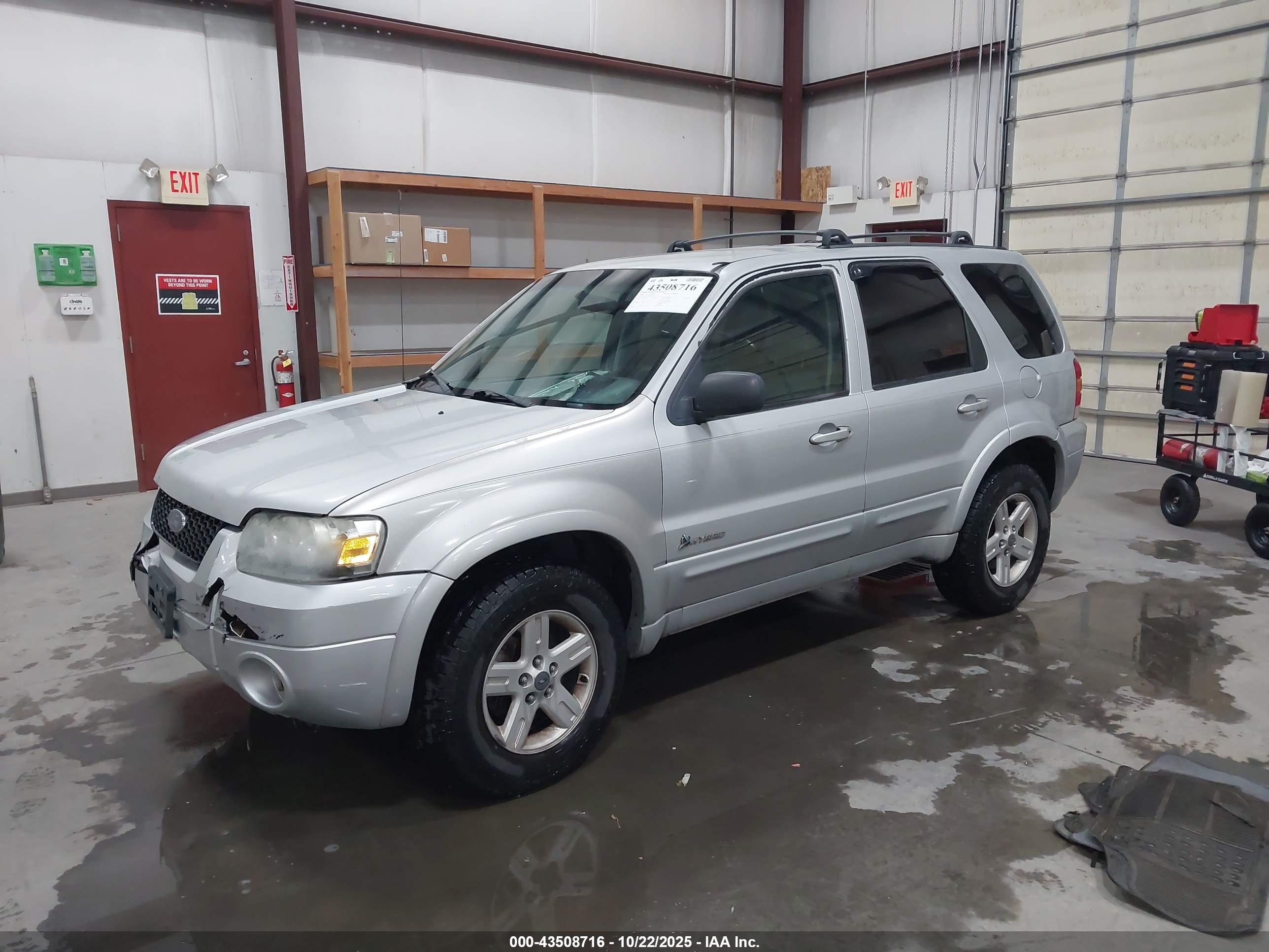 FORD ESCAPE image 2