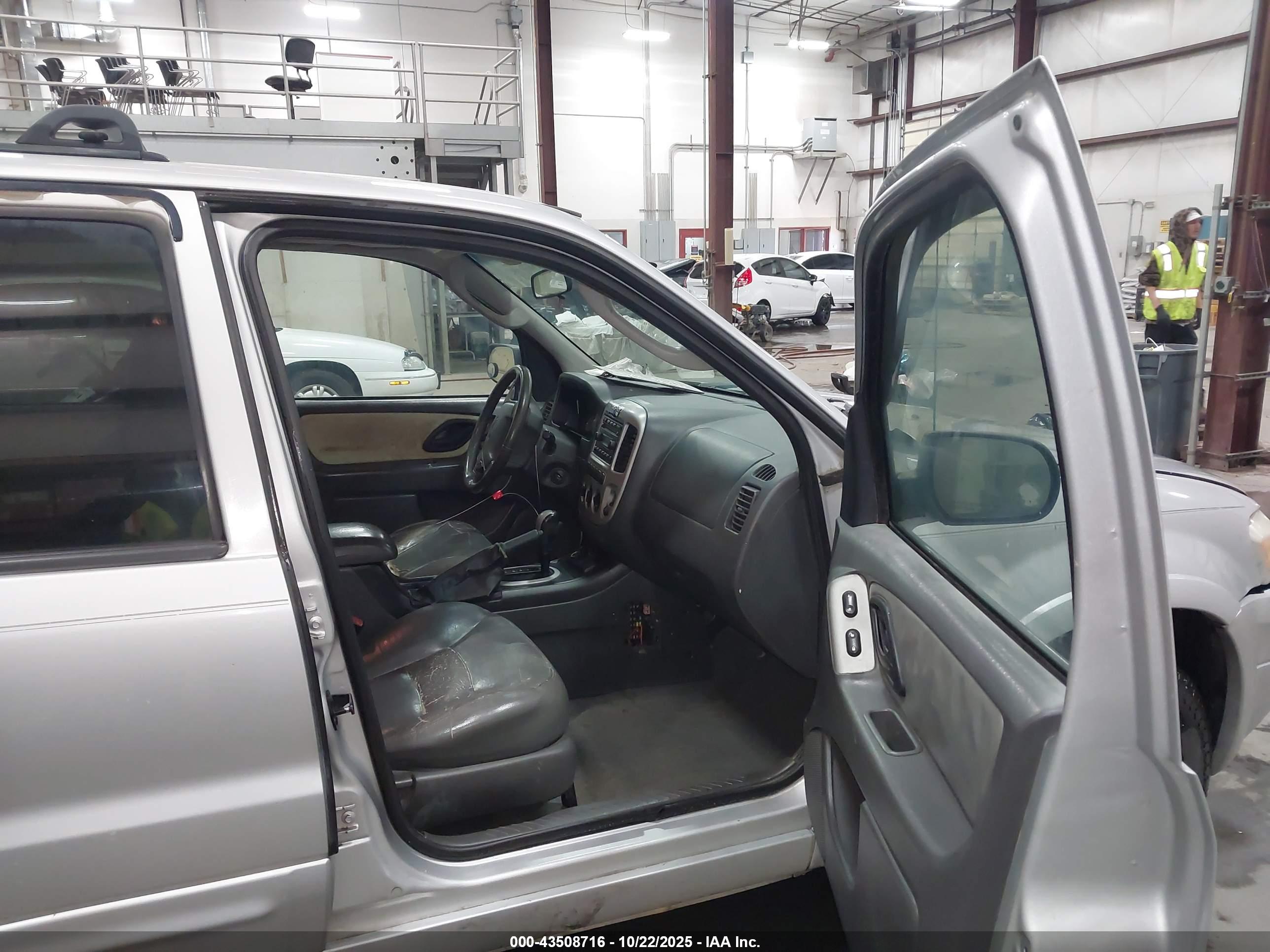 FORD ESCAPE image 5