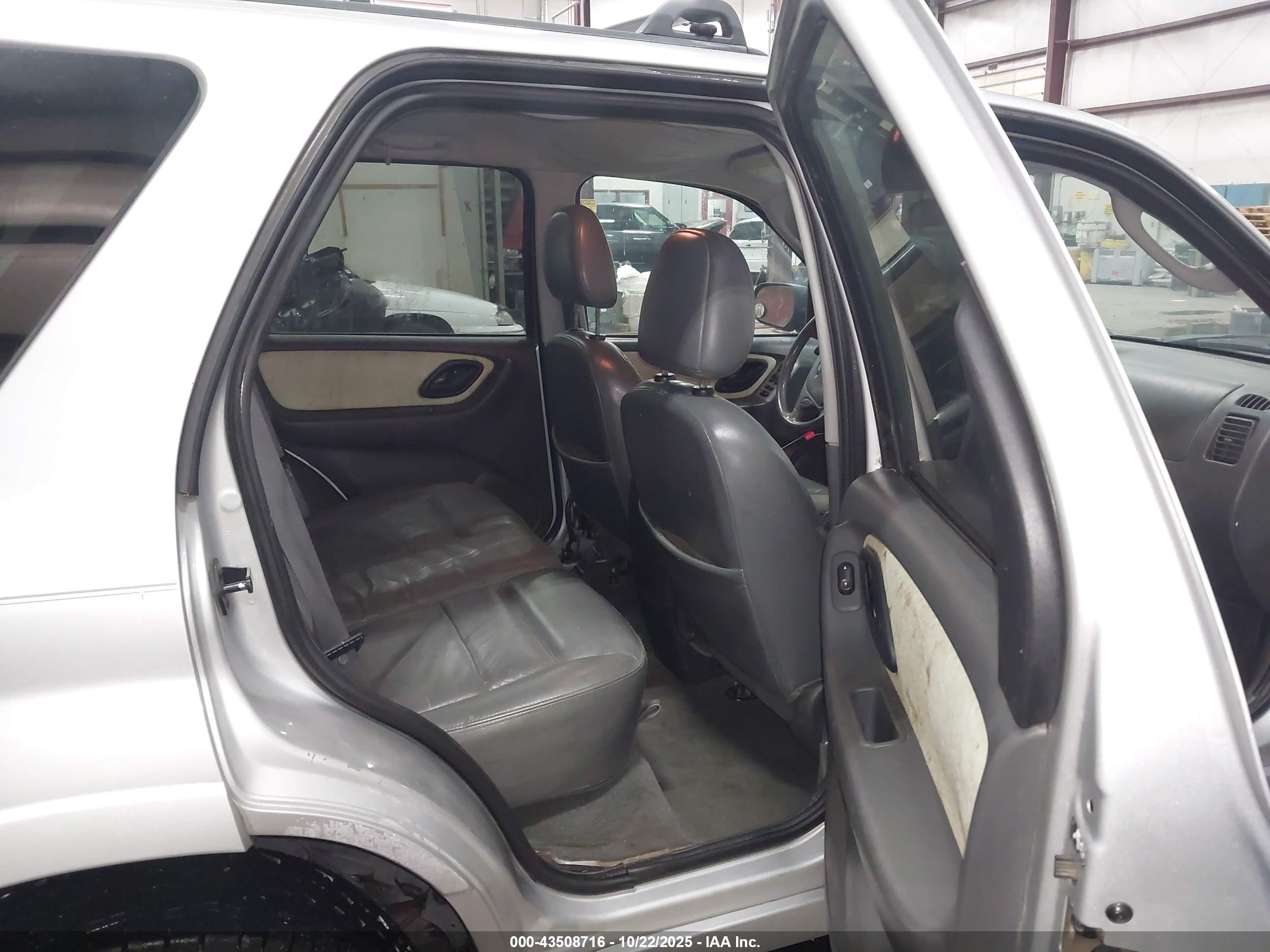 FORD ESCAPE image 8