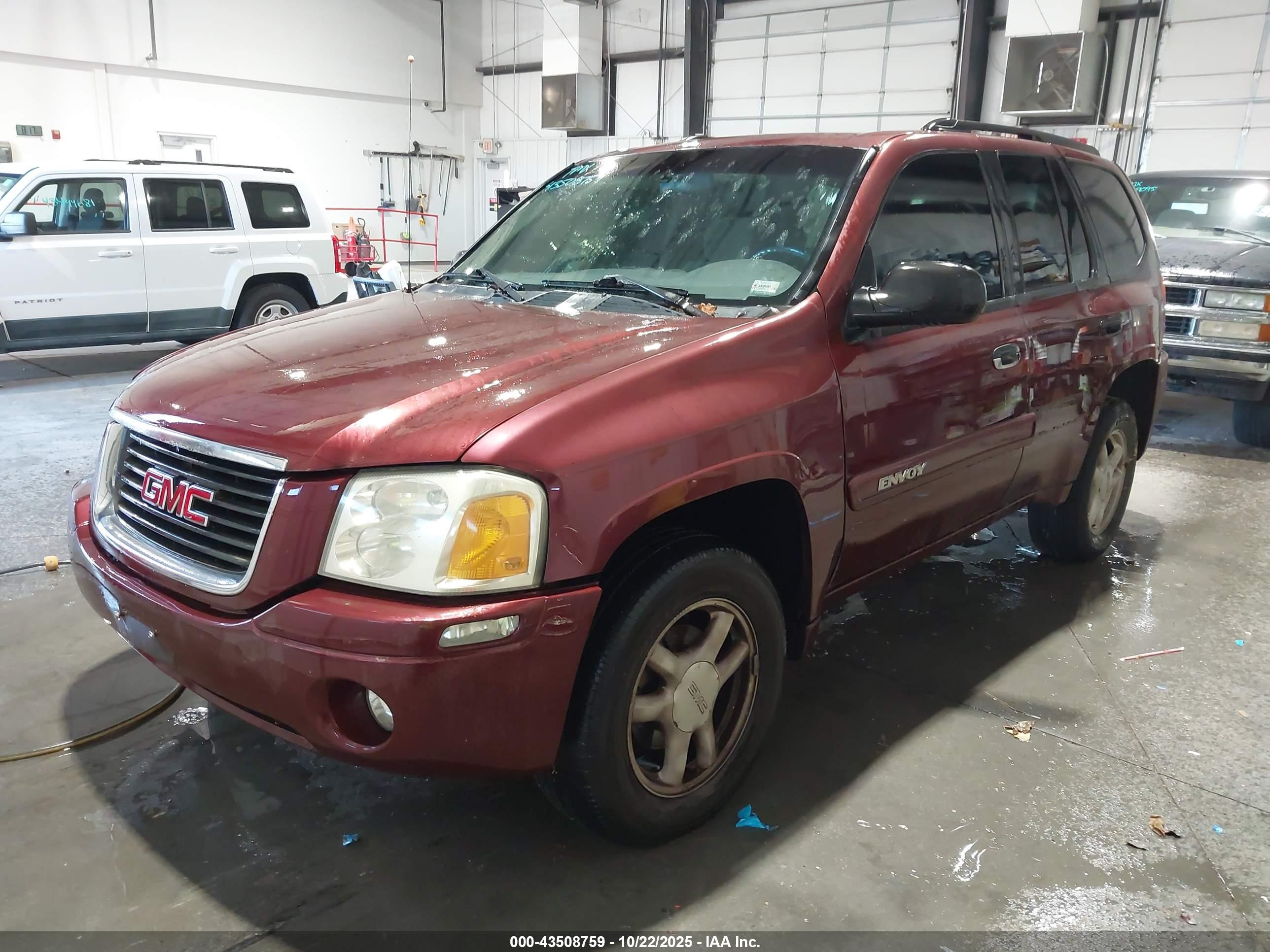 GMC ENVOY image 2