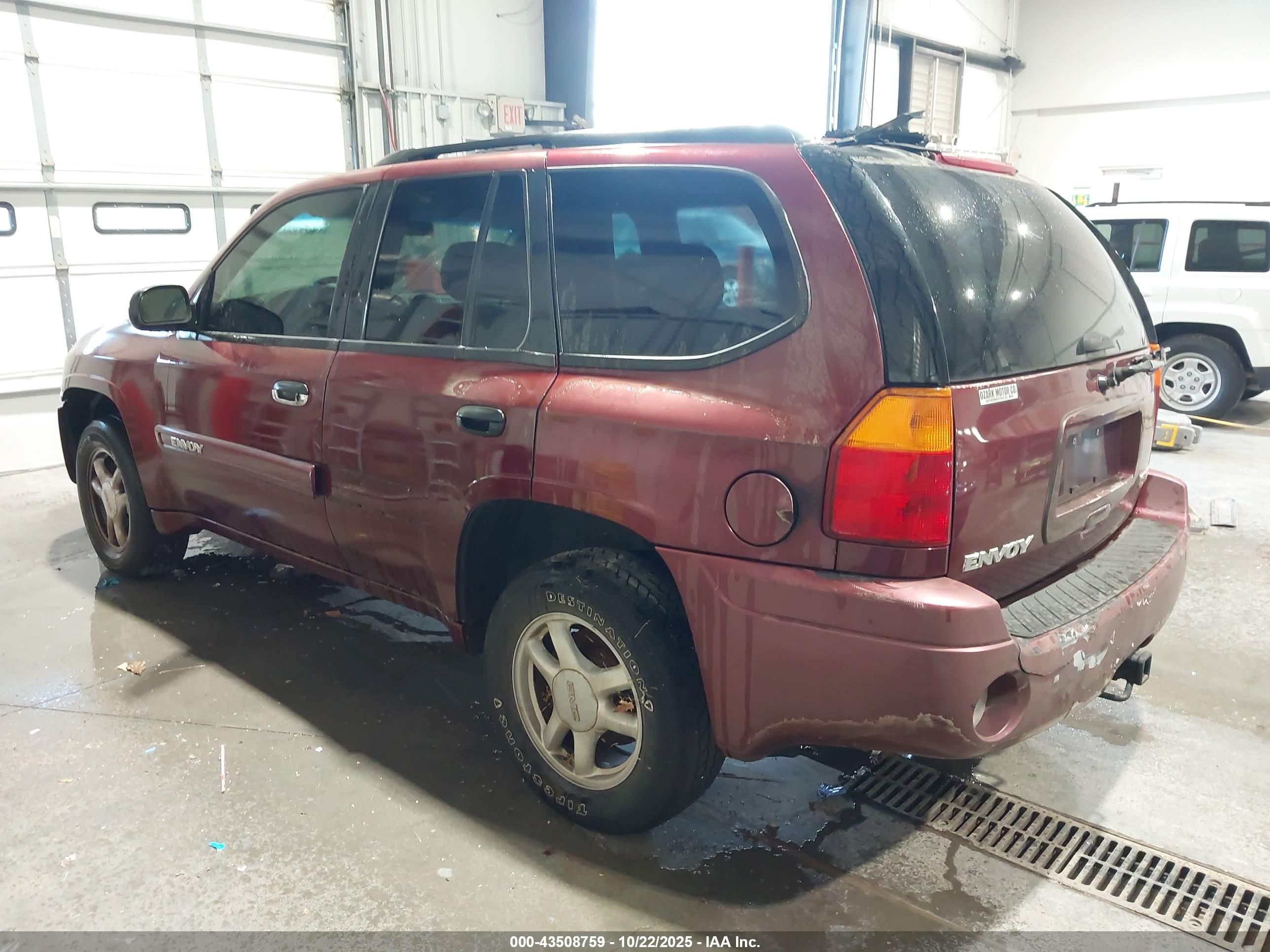 GMC ENVOY image 3