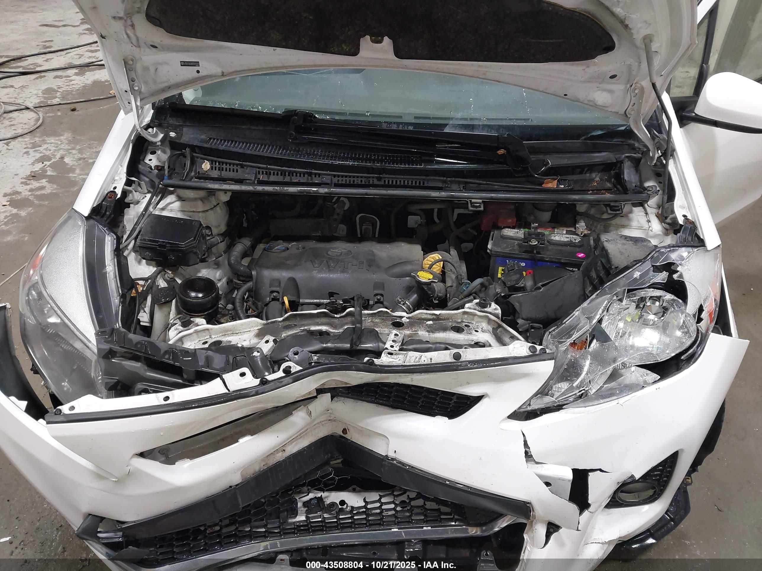 TOYOTA YARIS image 10