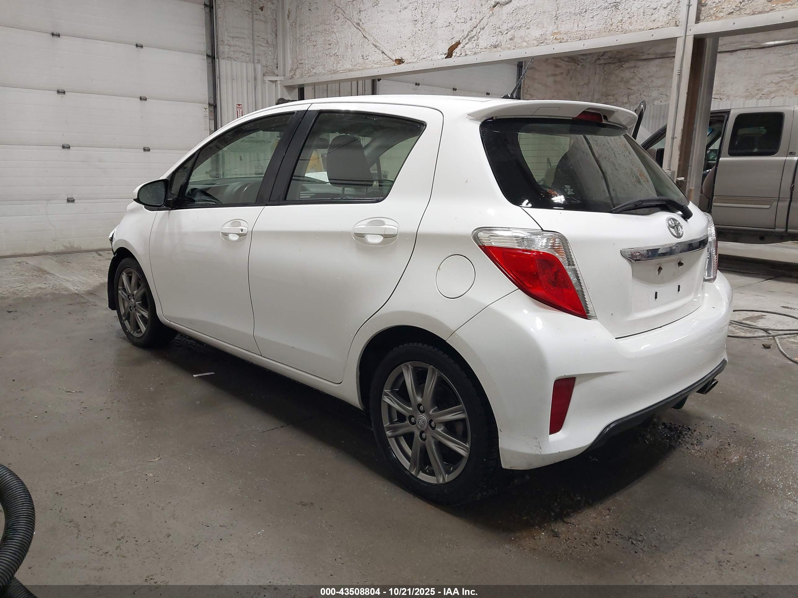 TOYOTA YARIS image 3