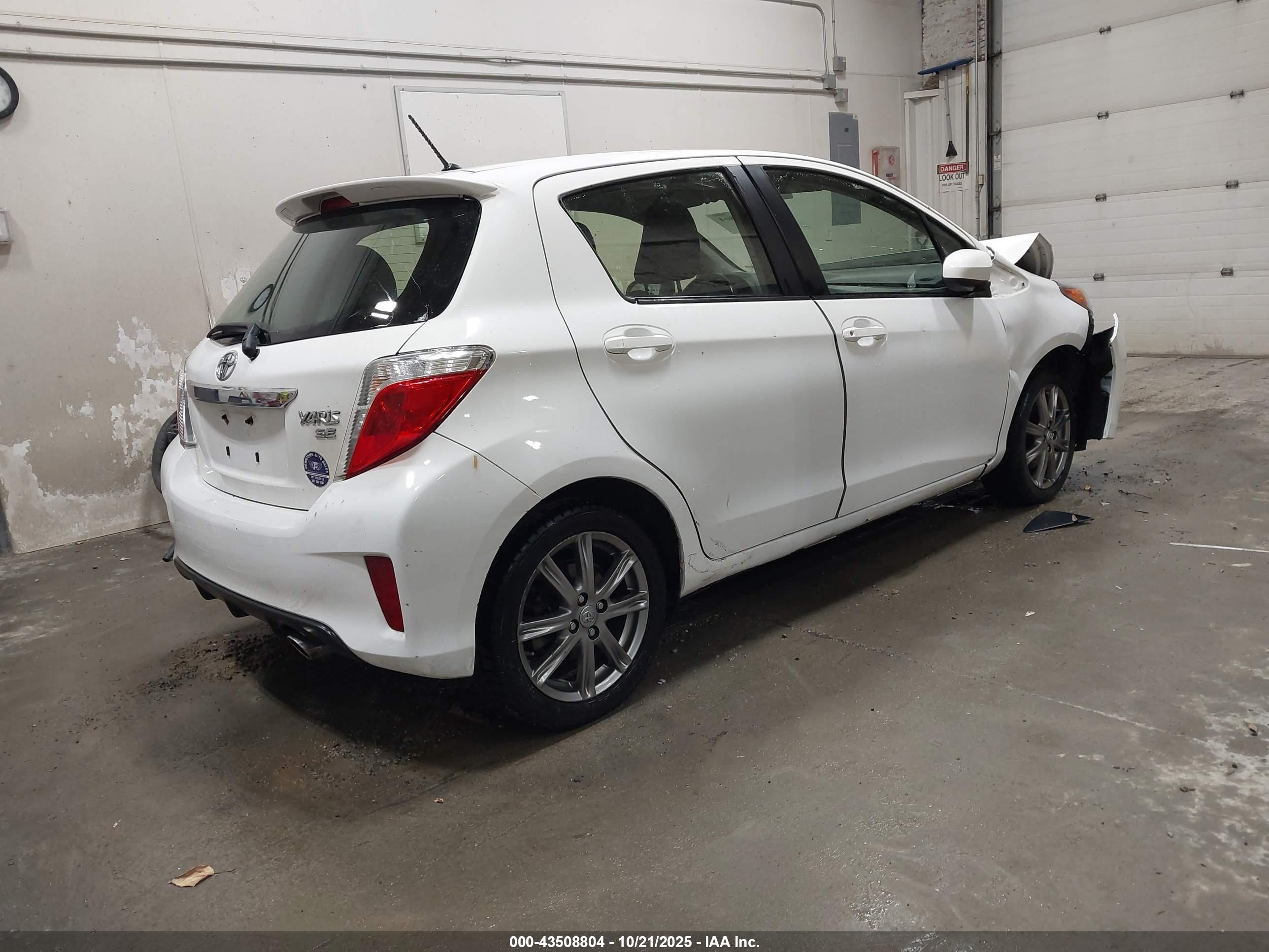 TOYOTA YARIS image 4