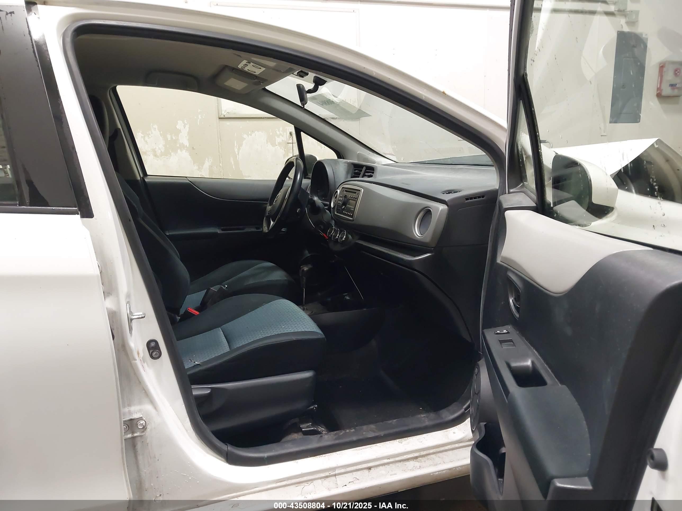 TOYOTA YARIS image 5