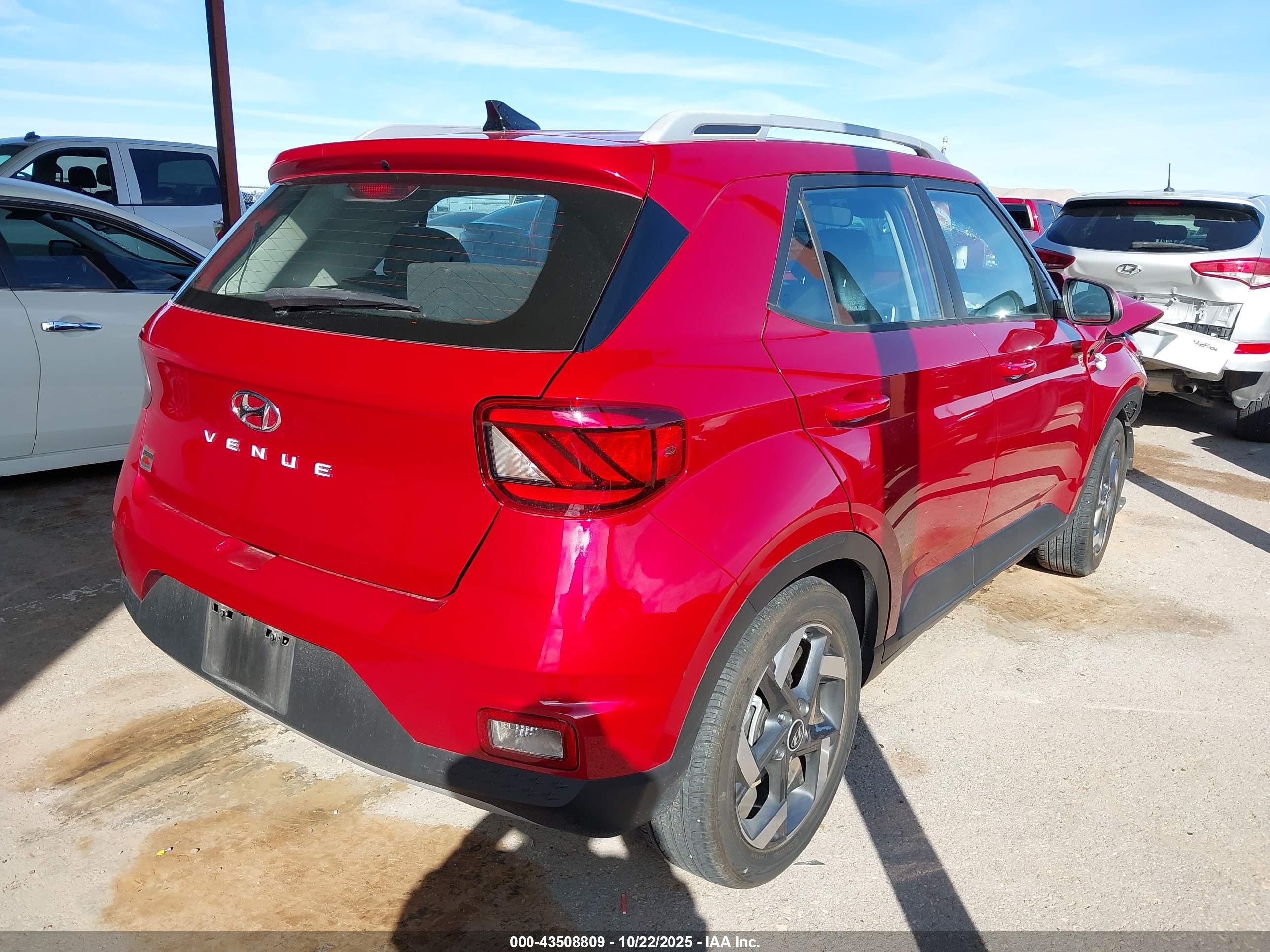 HYUNDAI VENUE image 4