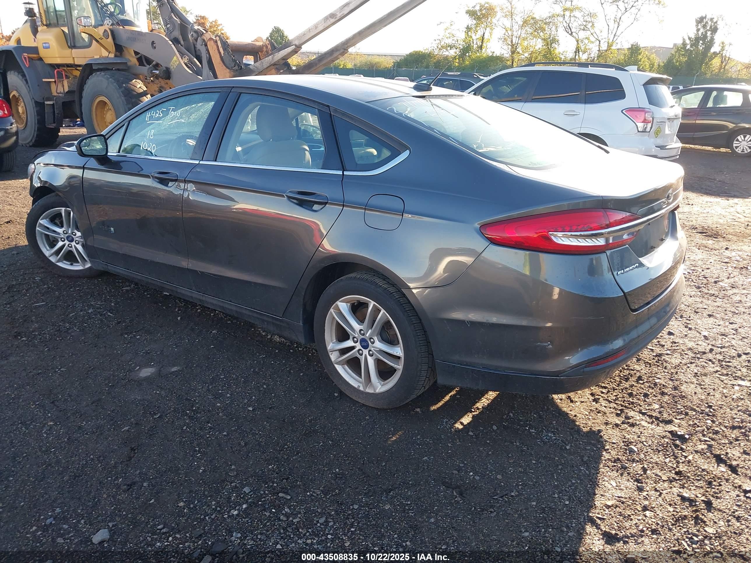 FORD FUSION image 3