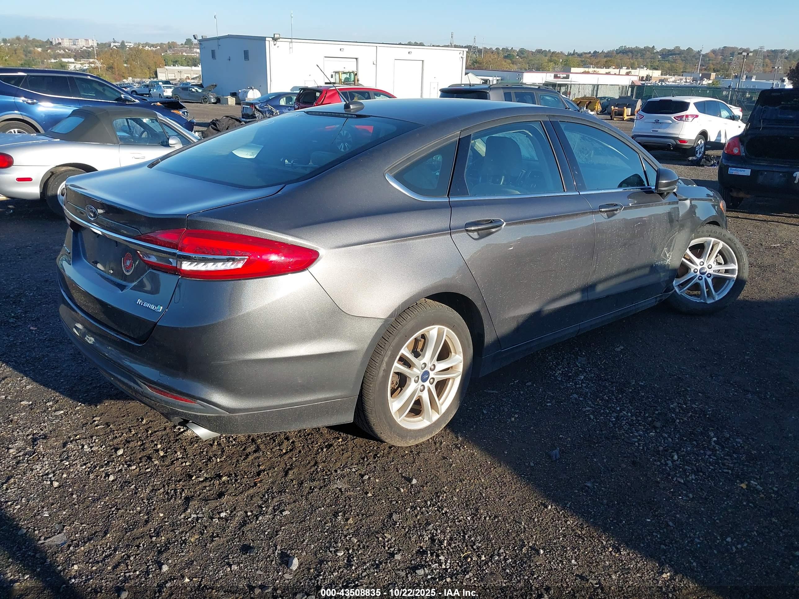 FORD FUSION image 4