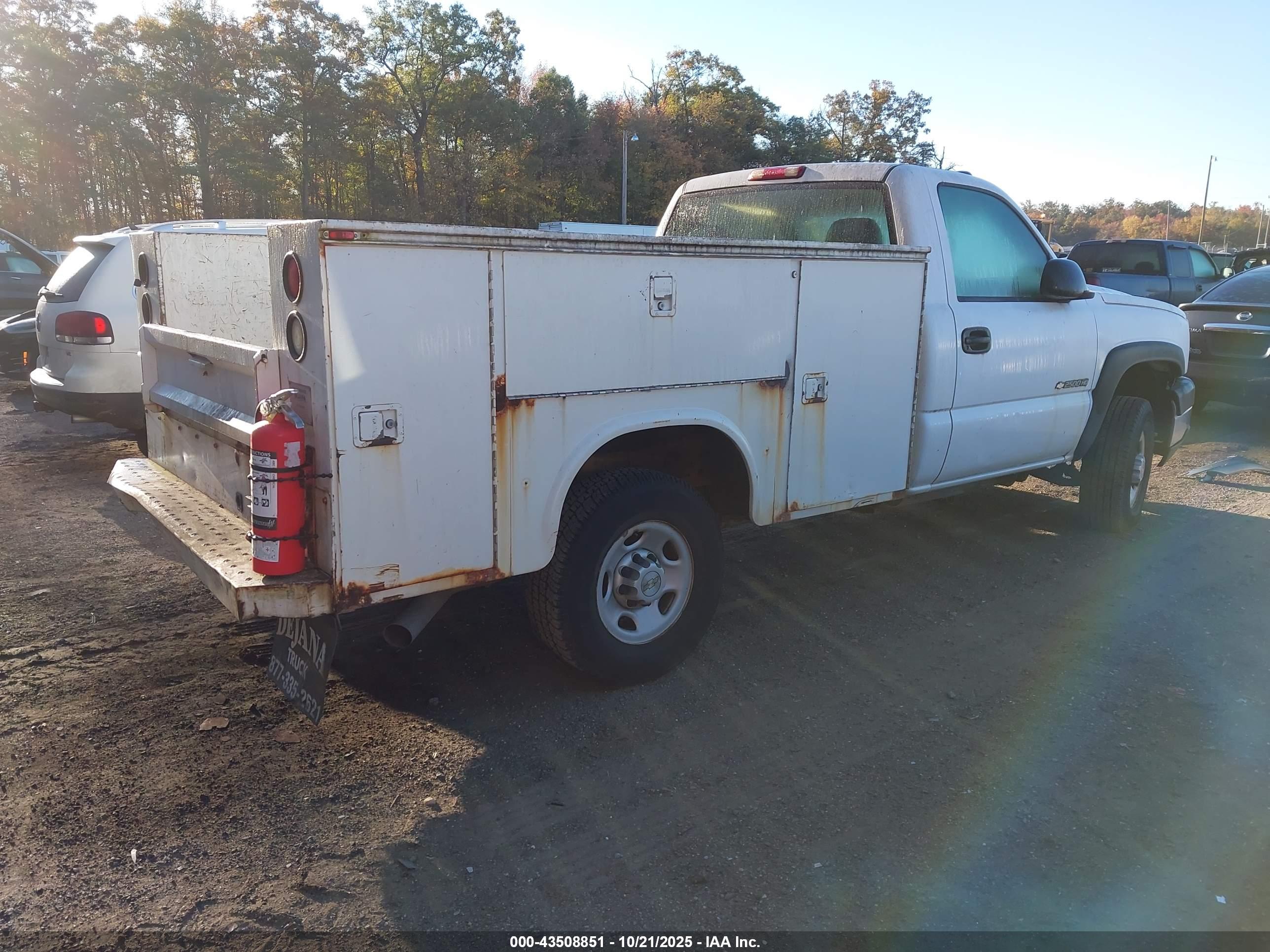 CHEVROLET SILVERADO image 4