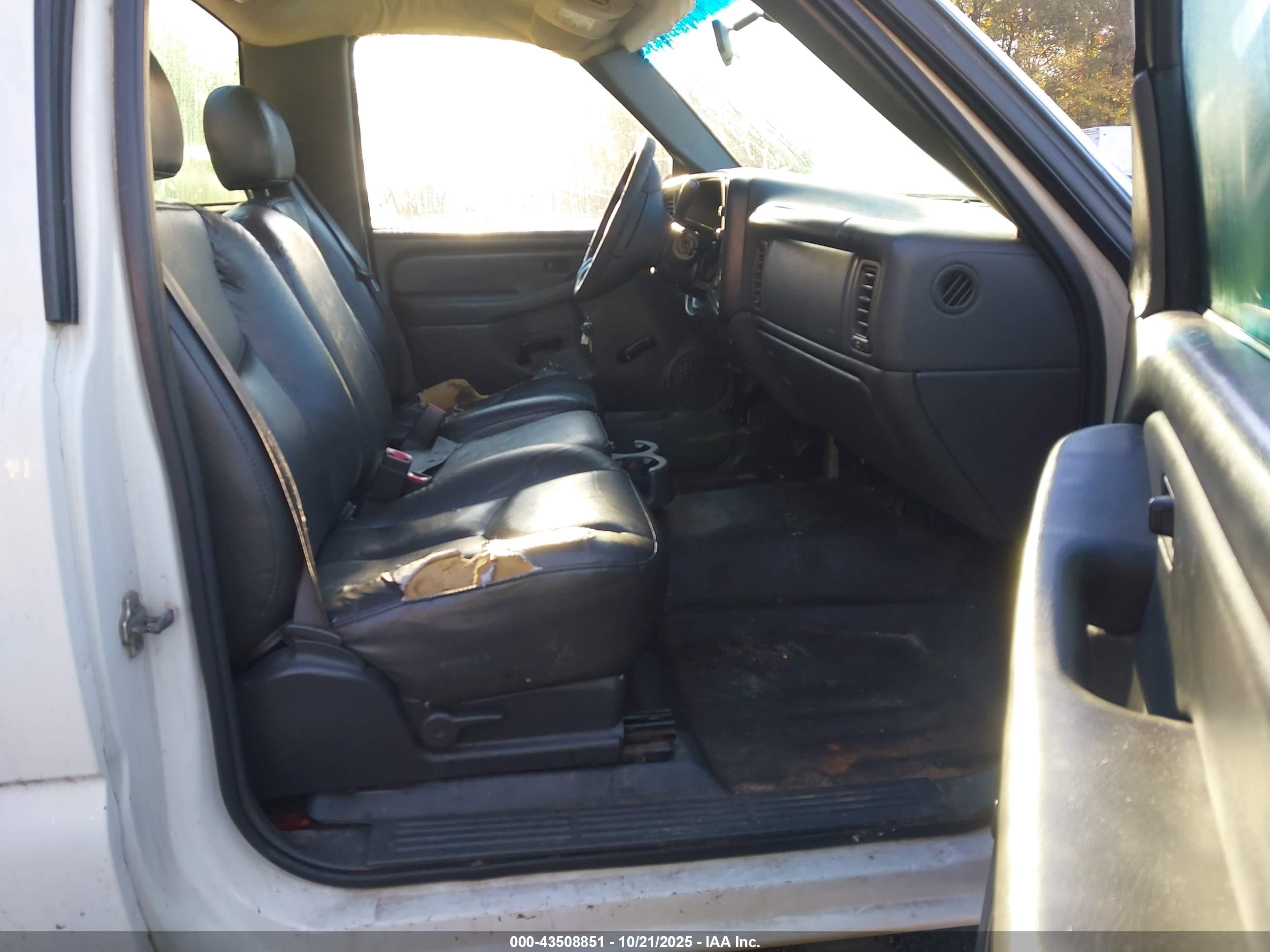 CHEVROLET SILVERADO image 5