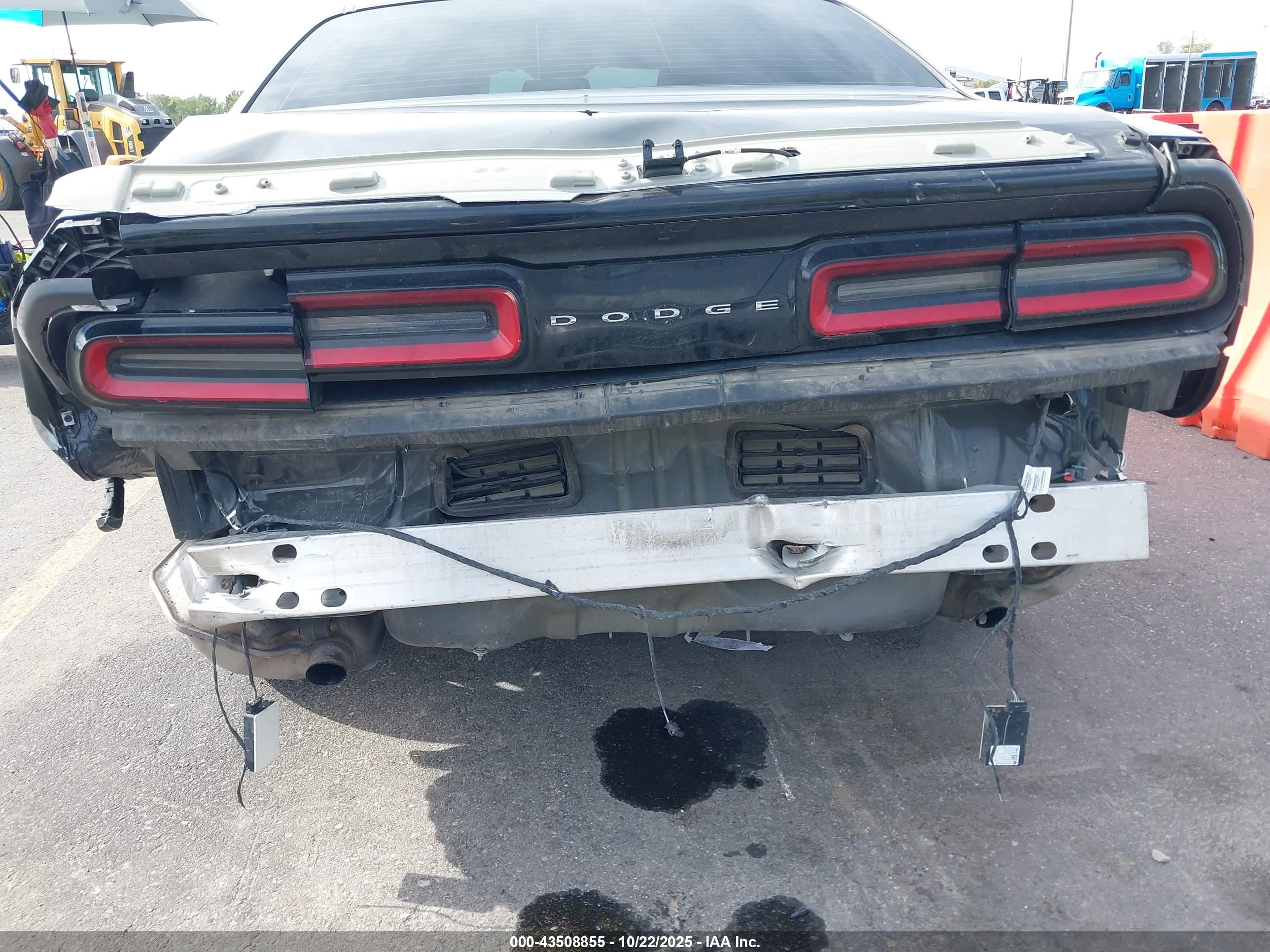 DODGE CHALLENGER image 6