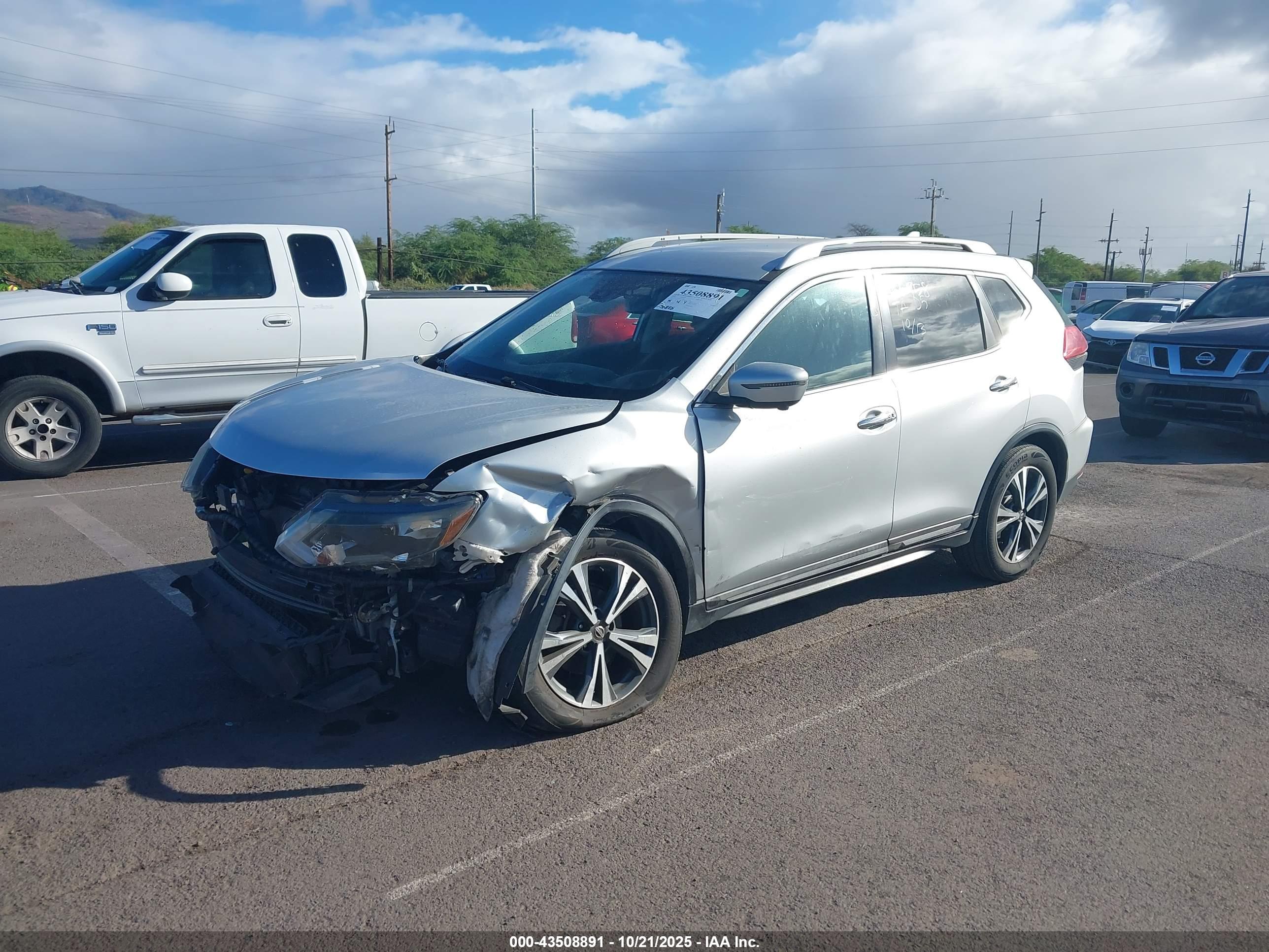 NISSAN ROGUE image 2