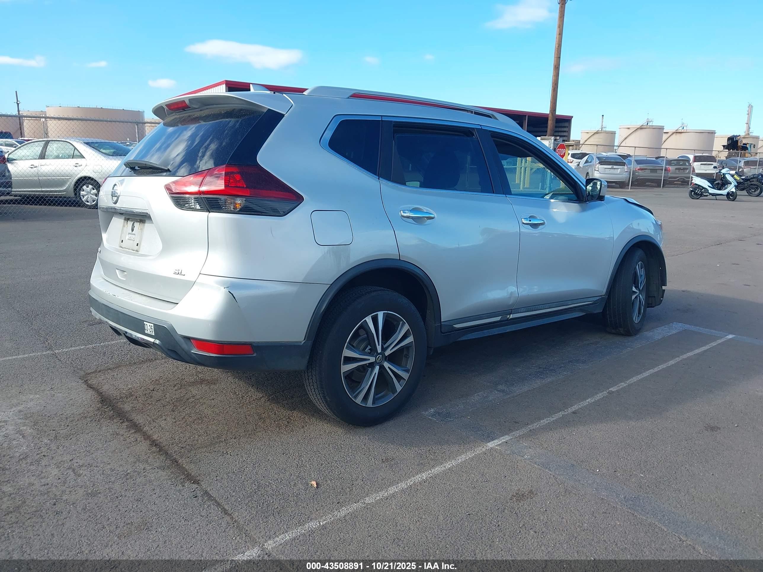 NISSAN ROGUE image 4