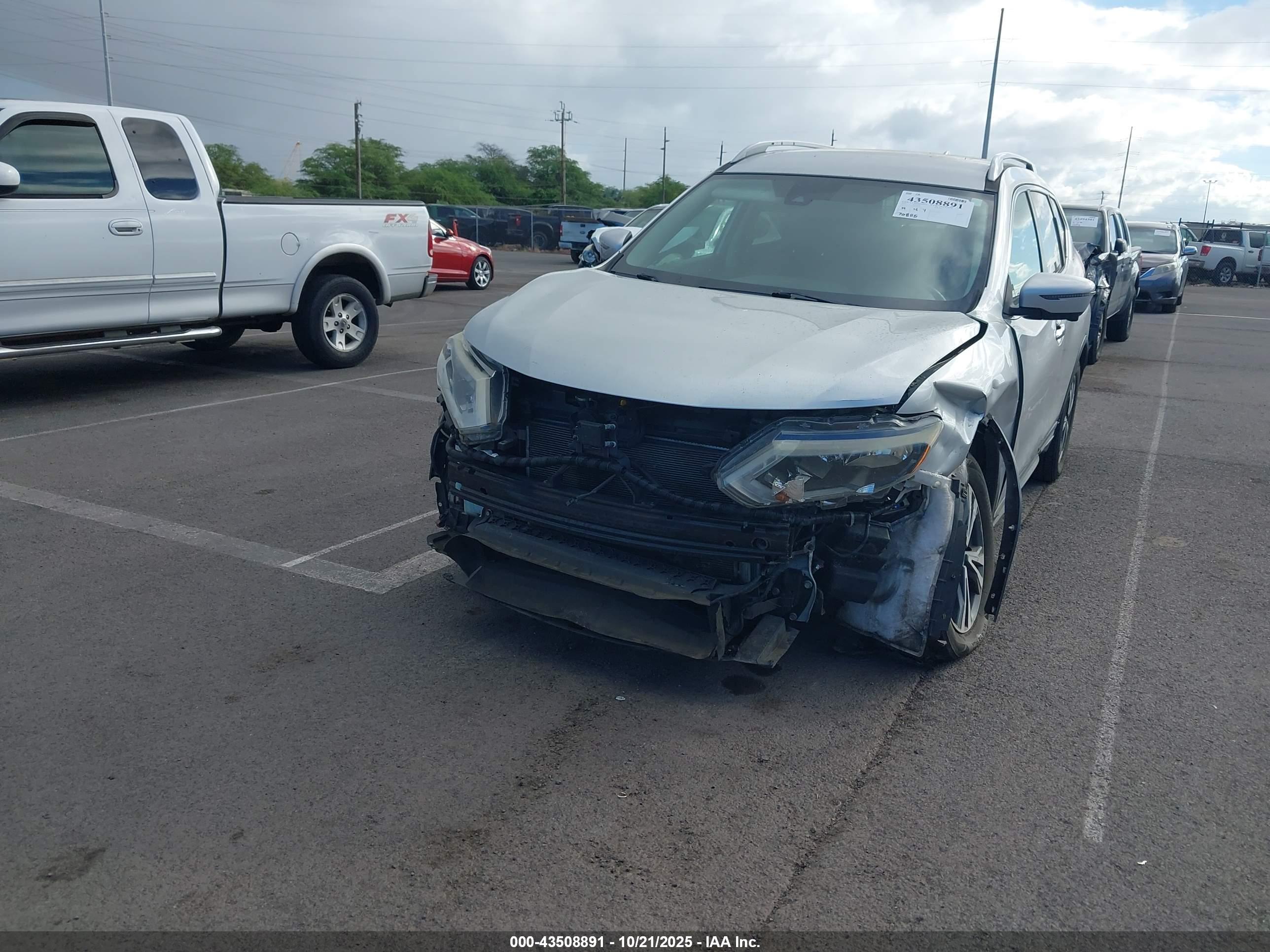 NISSAN ROGUE image 6