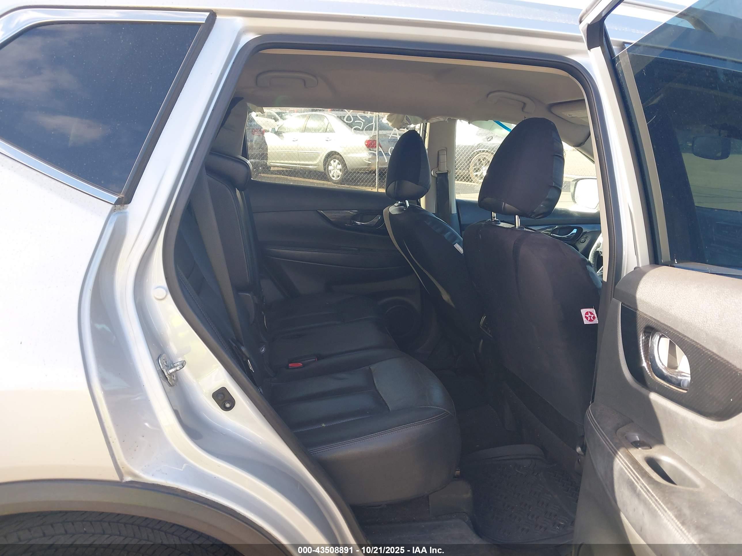 NISSAN ROGUE image 8