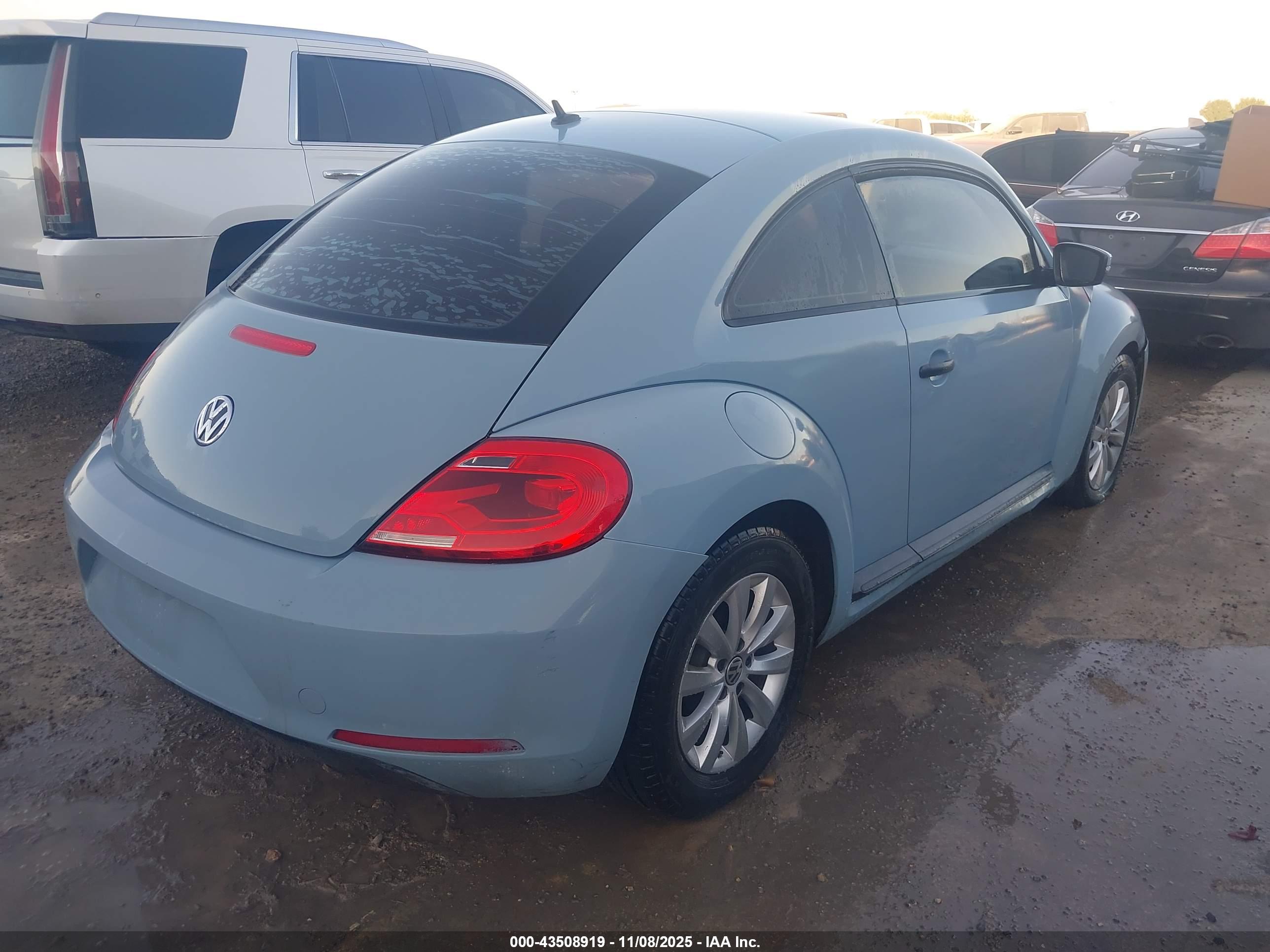 VOLKSWAGEN BEETLE image 4
