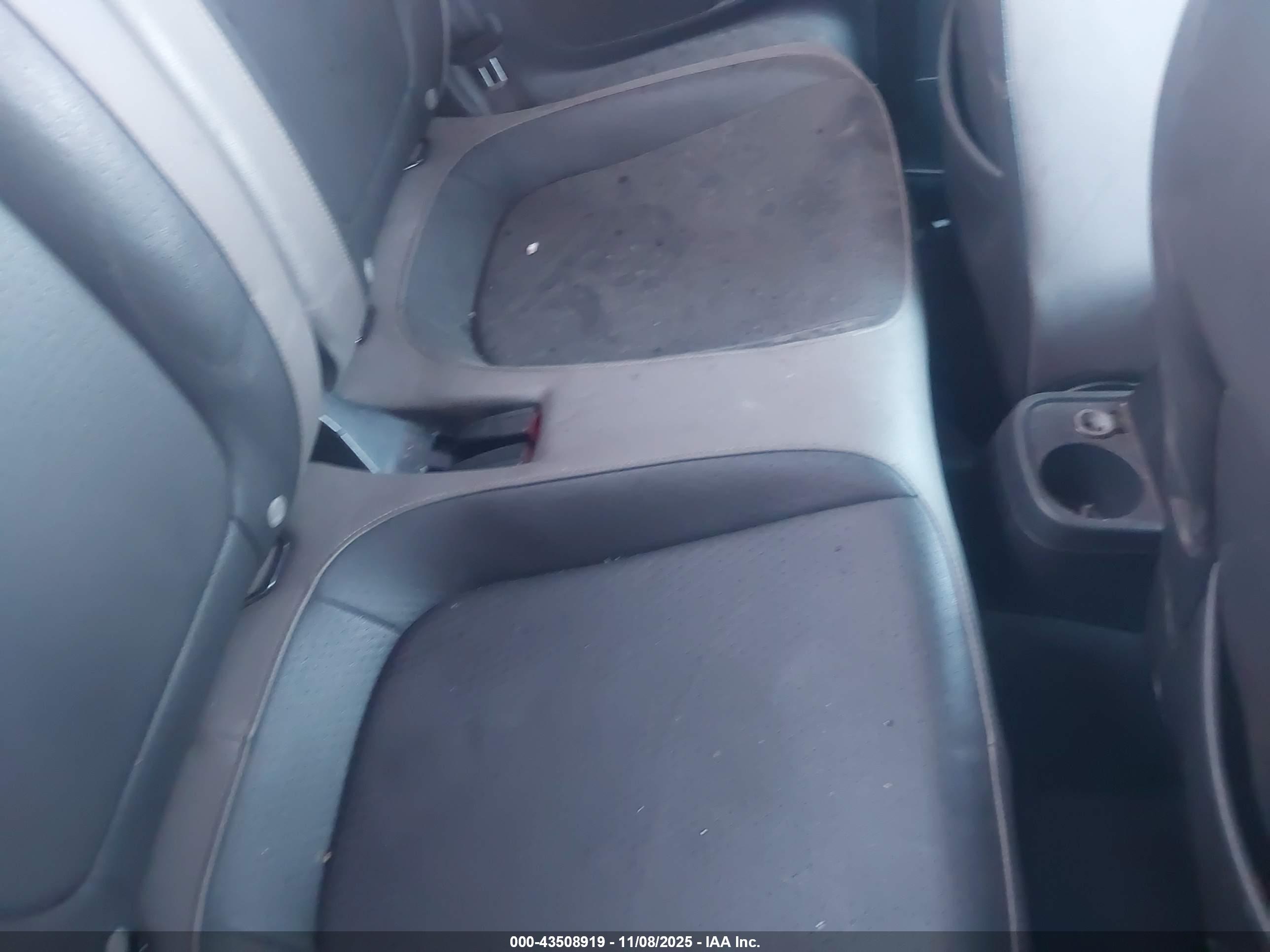 VOLKSWAGEN BEETLE image 8